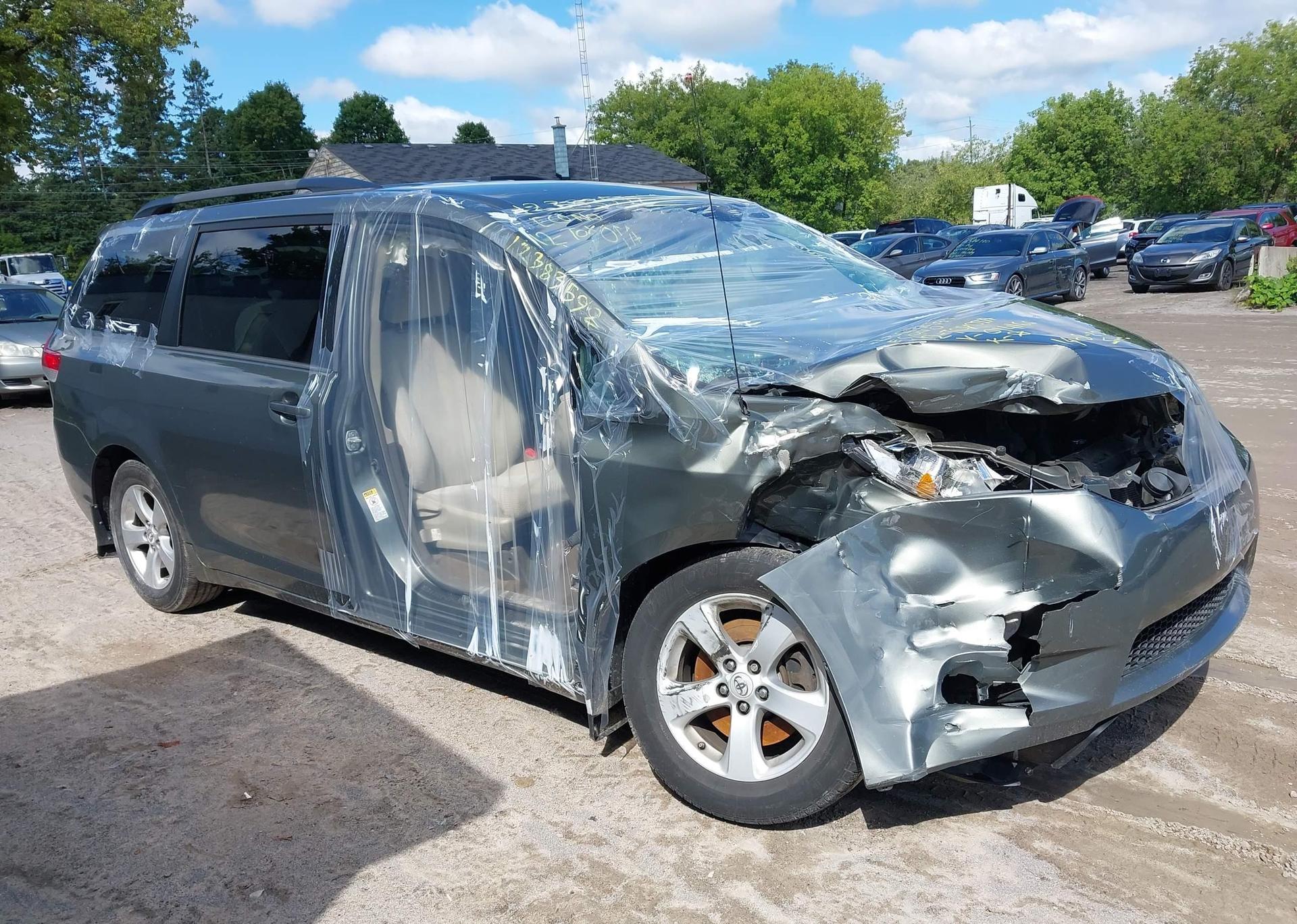 2012 TOYOTA SIENNA LE