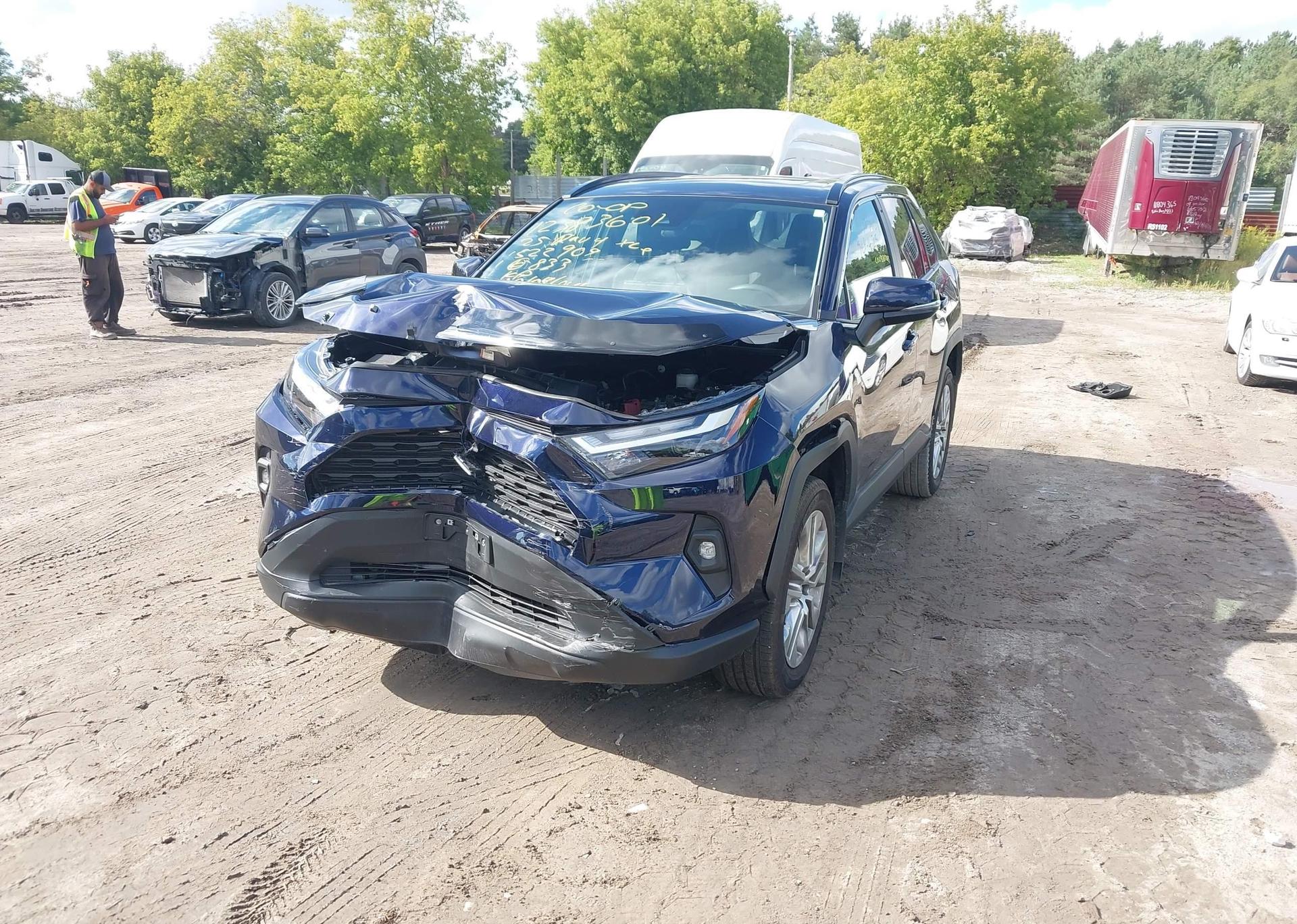 2025 TOYOTA RAV4 XLE
