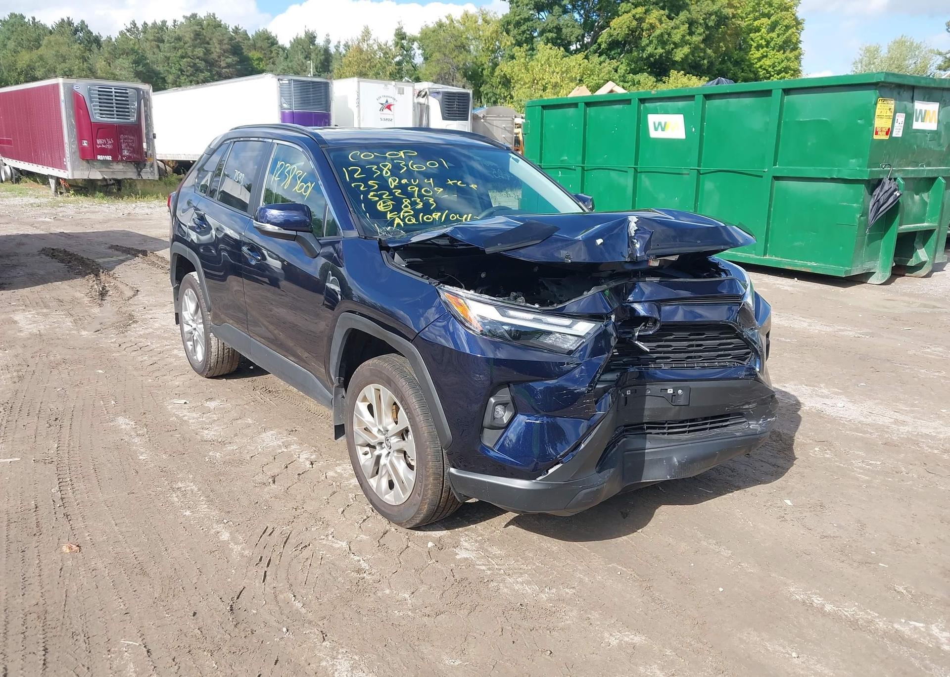 2025 TOYOTA RAV4 XLE