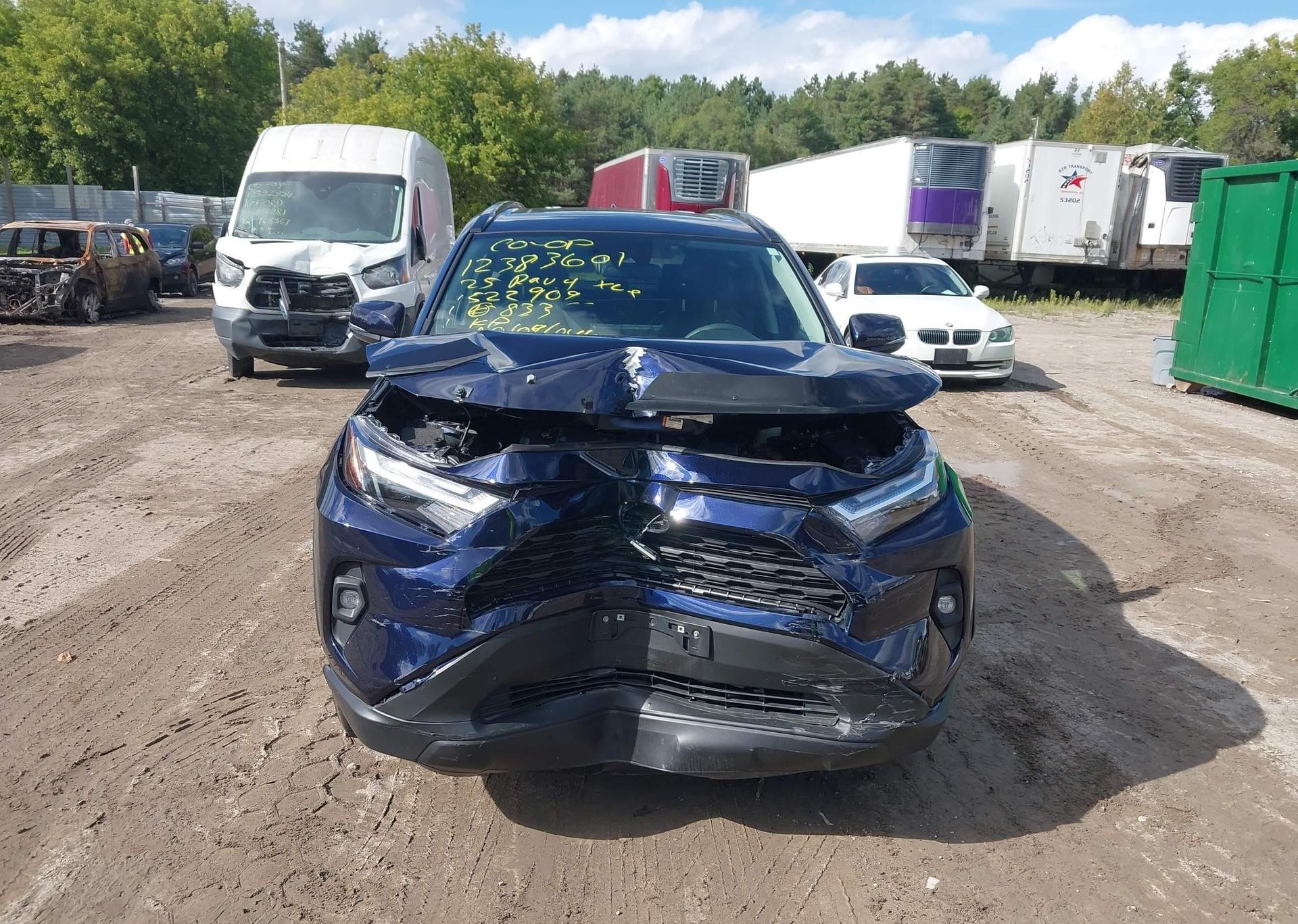 2025 TOYOTA RAV4 XLE