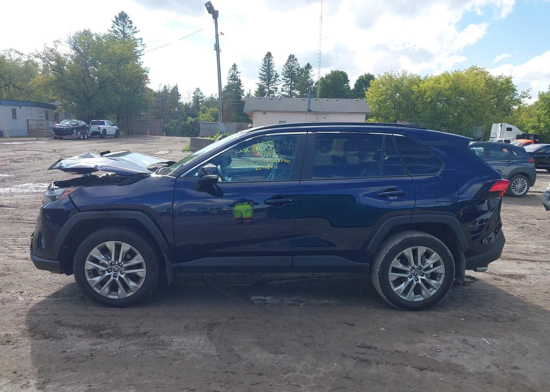 2025 TOYOTA RAV4 XLE