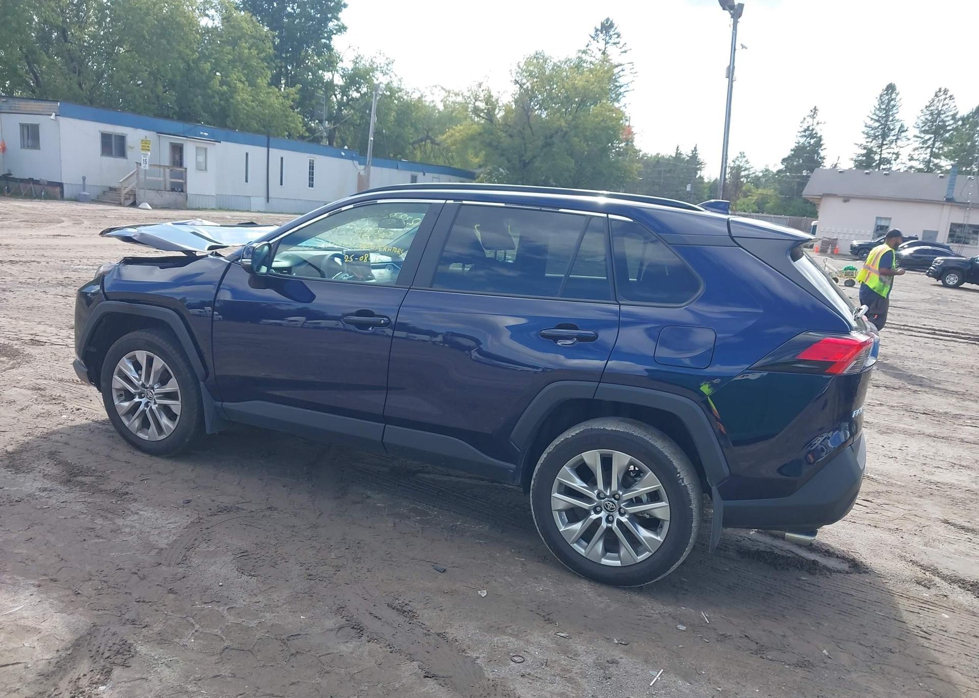 2025 TOYOTA RAV4 XLE