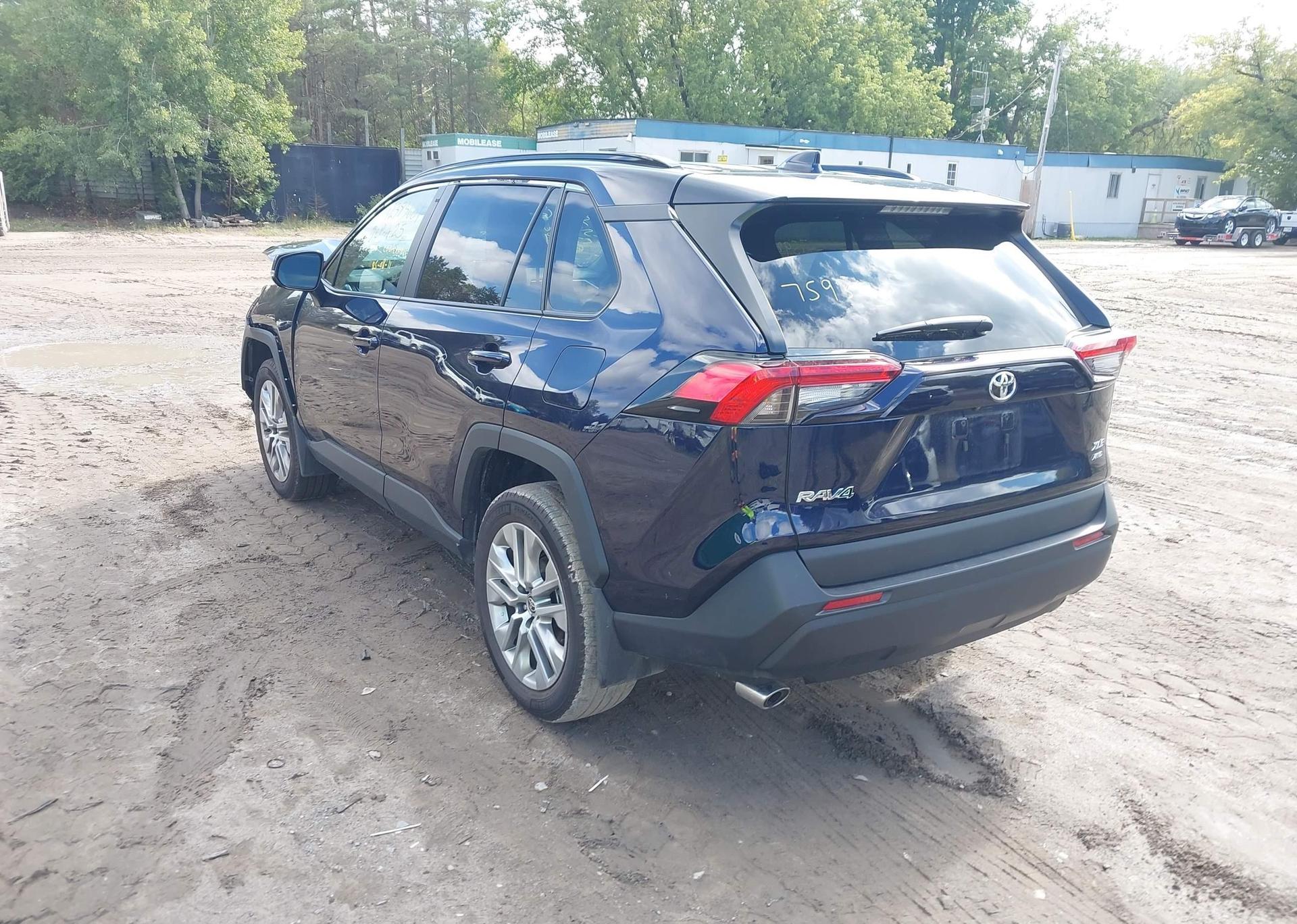 2025 TOYOTA RAV4 XLE