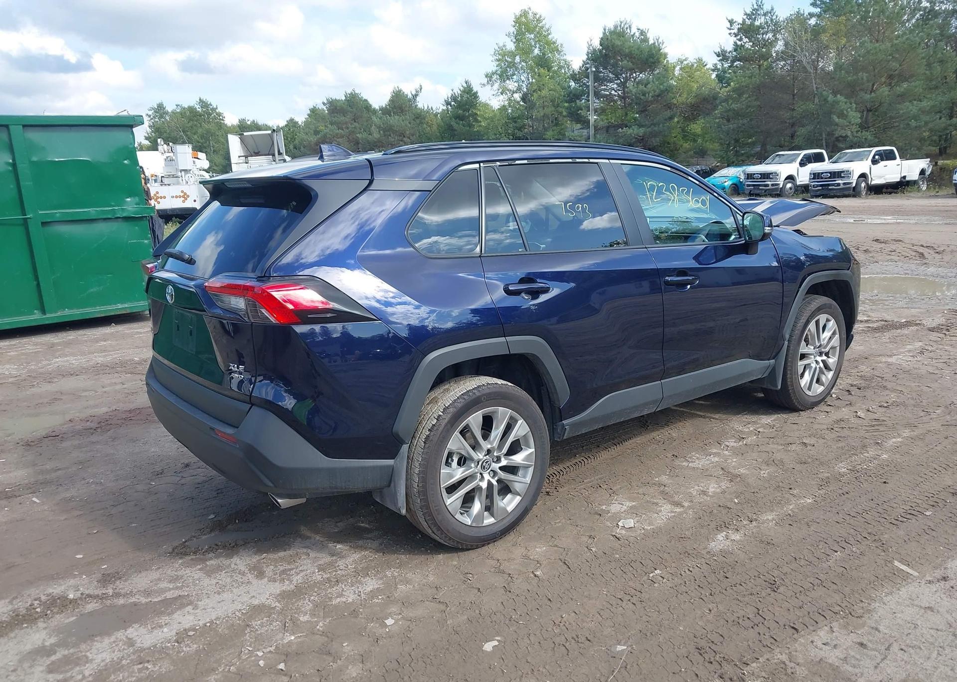 2025 TOYOTA RAV4 XLE