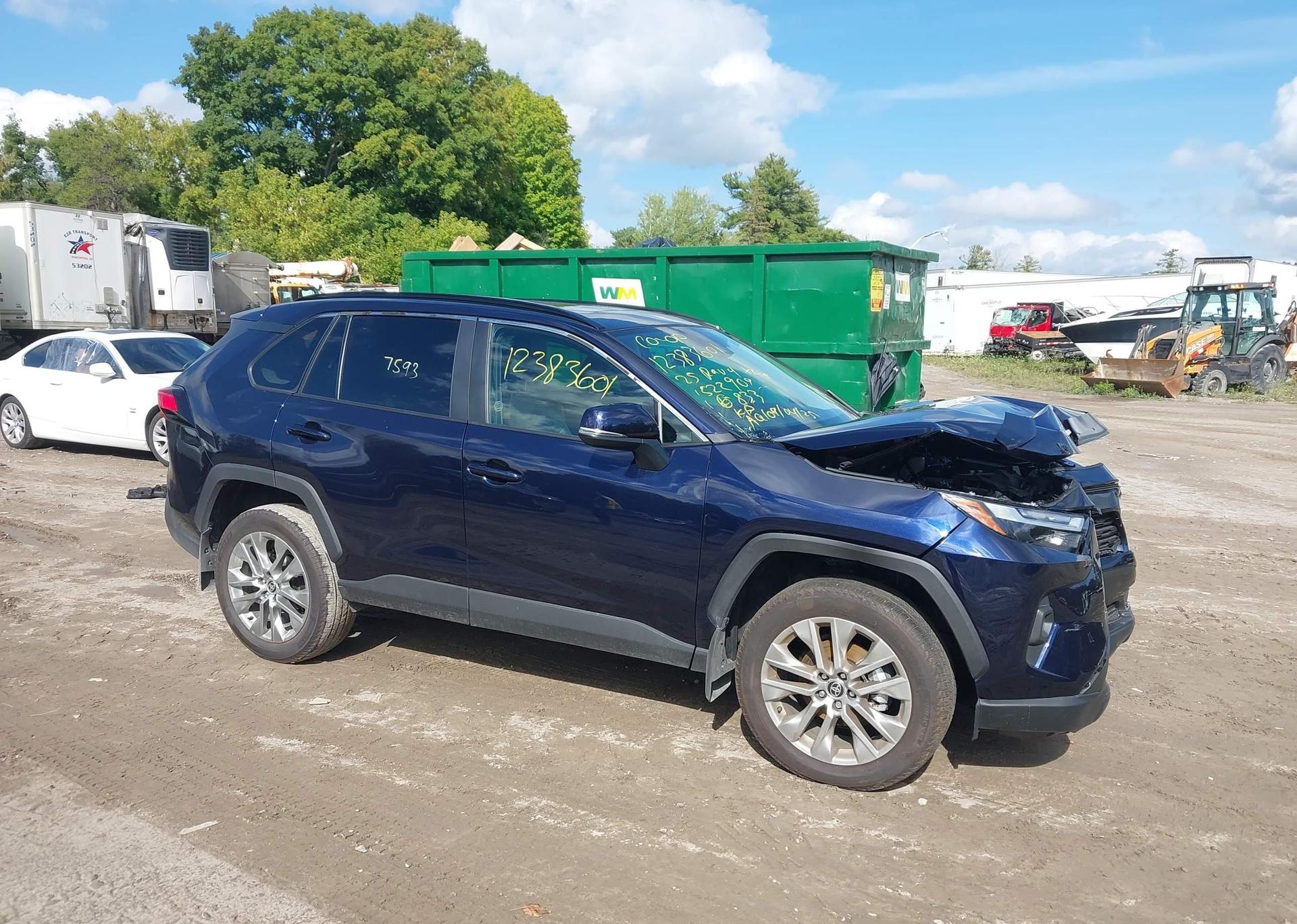 2025 TOYOTA RAV4 XLE