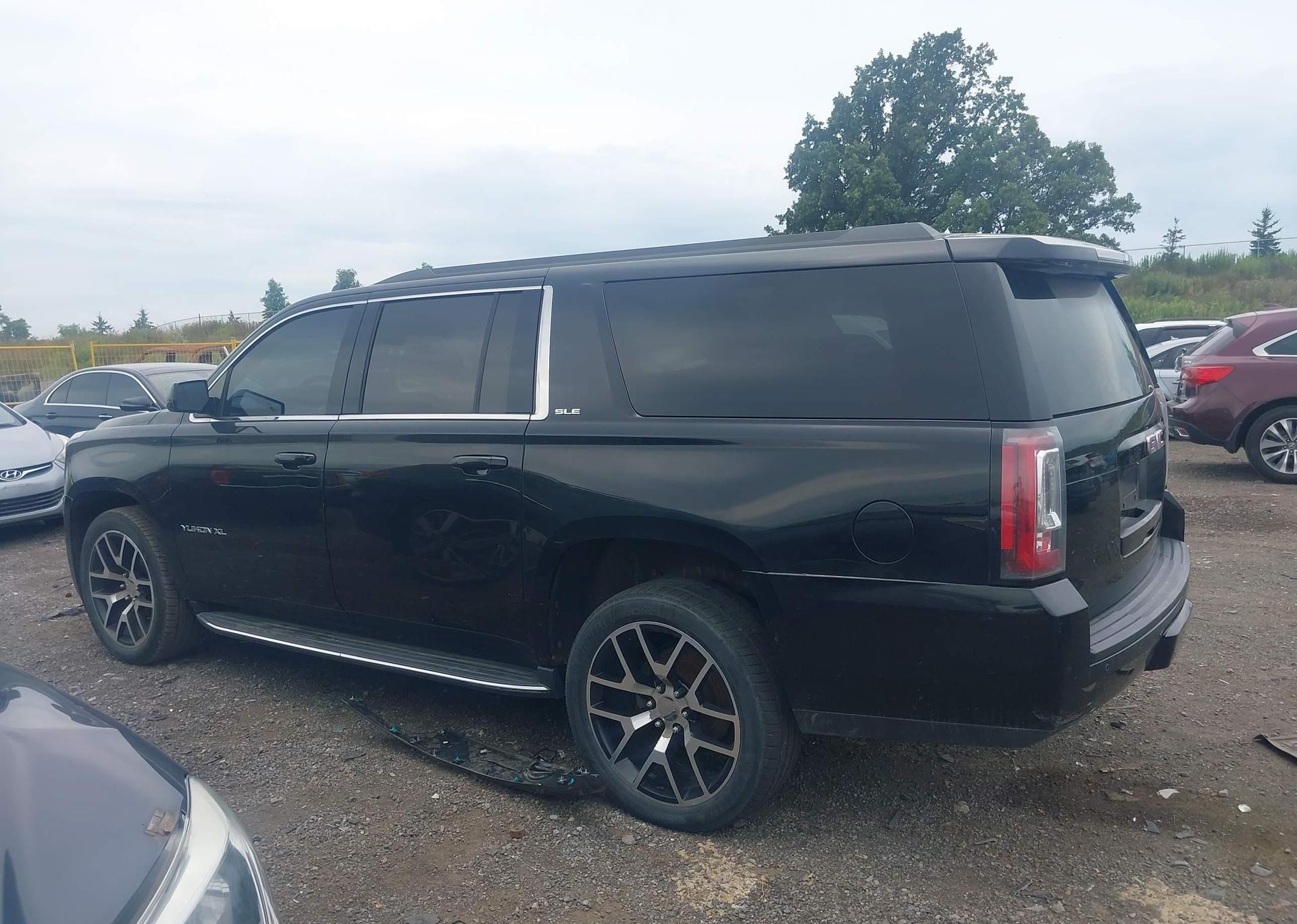 2017 GMC YUKON XL K1500 SLE