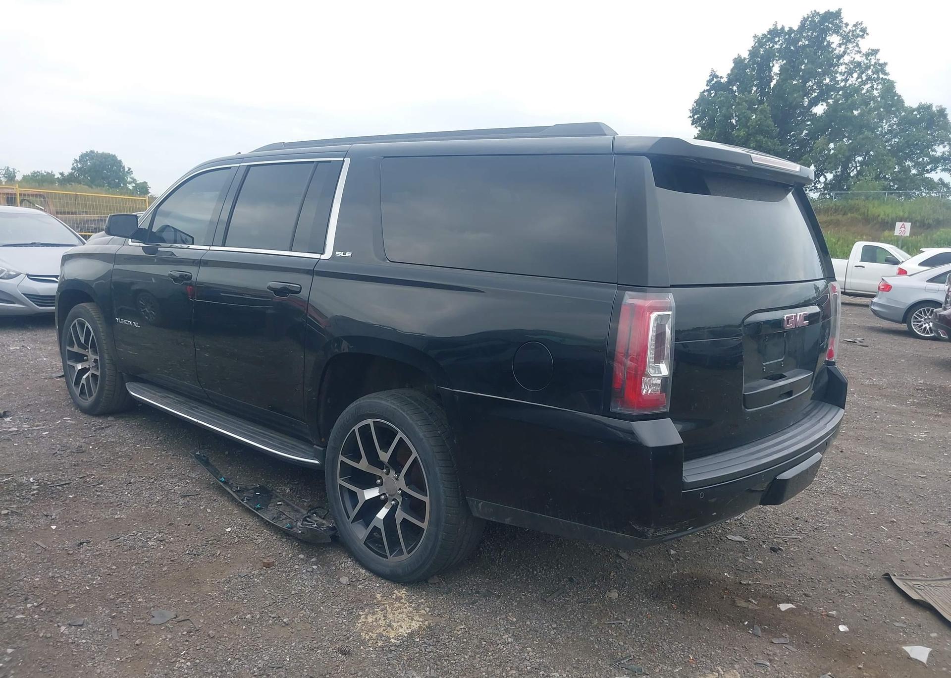 2017 GMC YUKON XL K1500 SLE