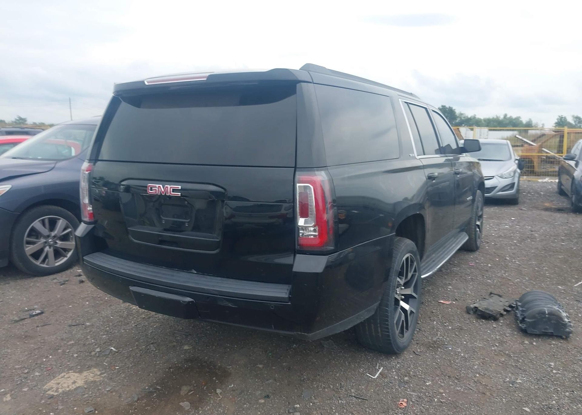 2017 GMC YUKON XL K1500 SLE