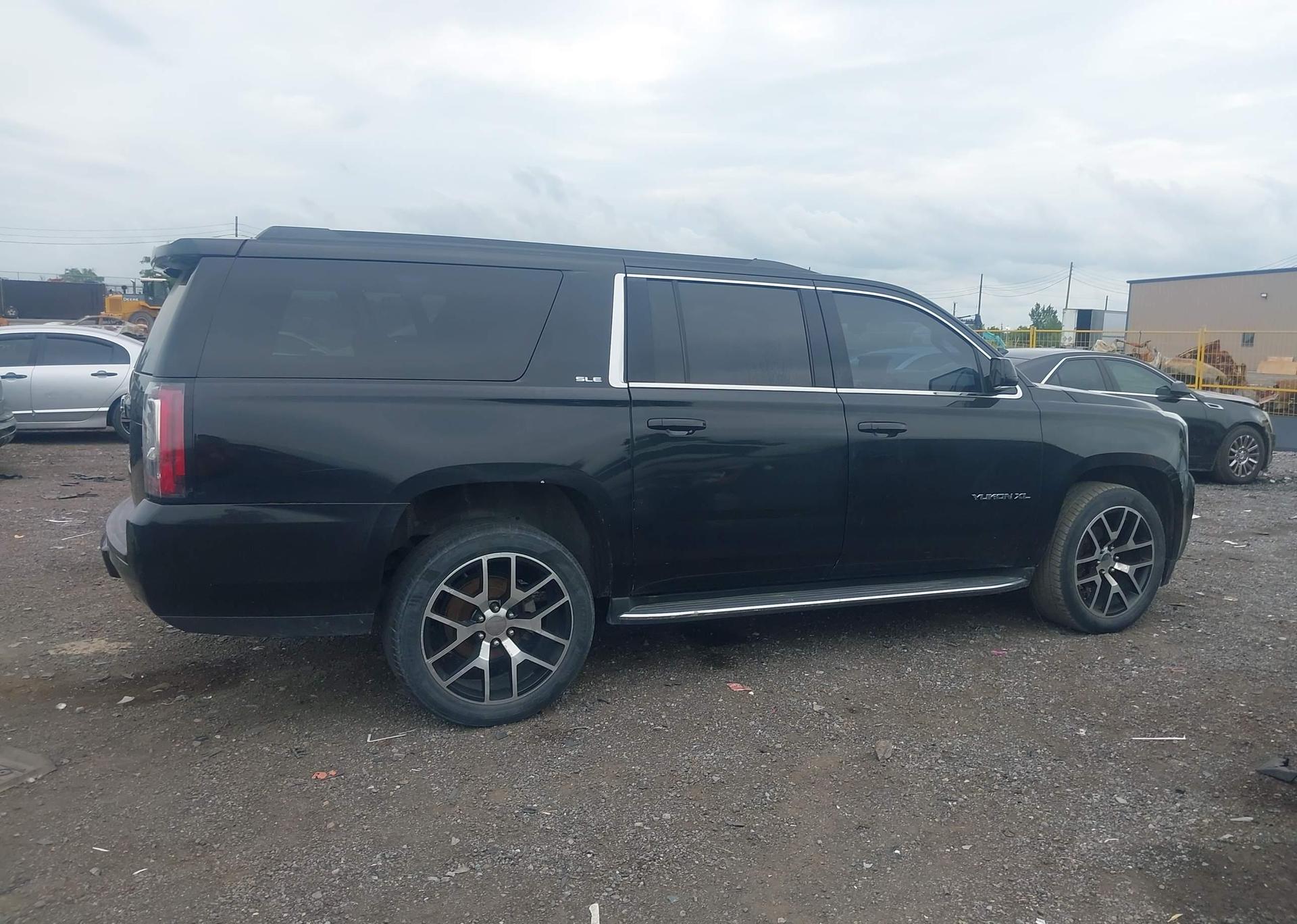 2017 GMC YUKON XL K1500 SLE
