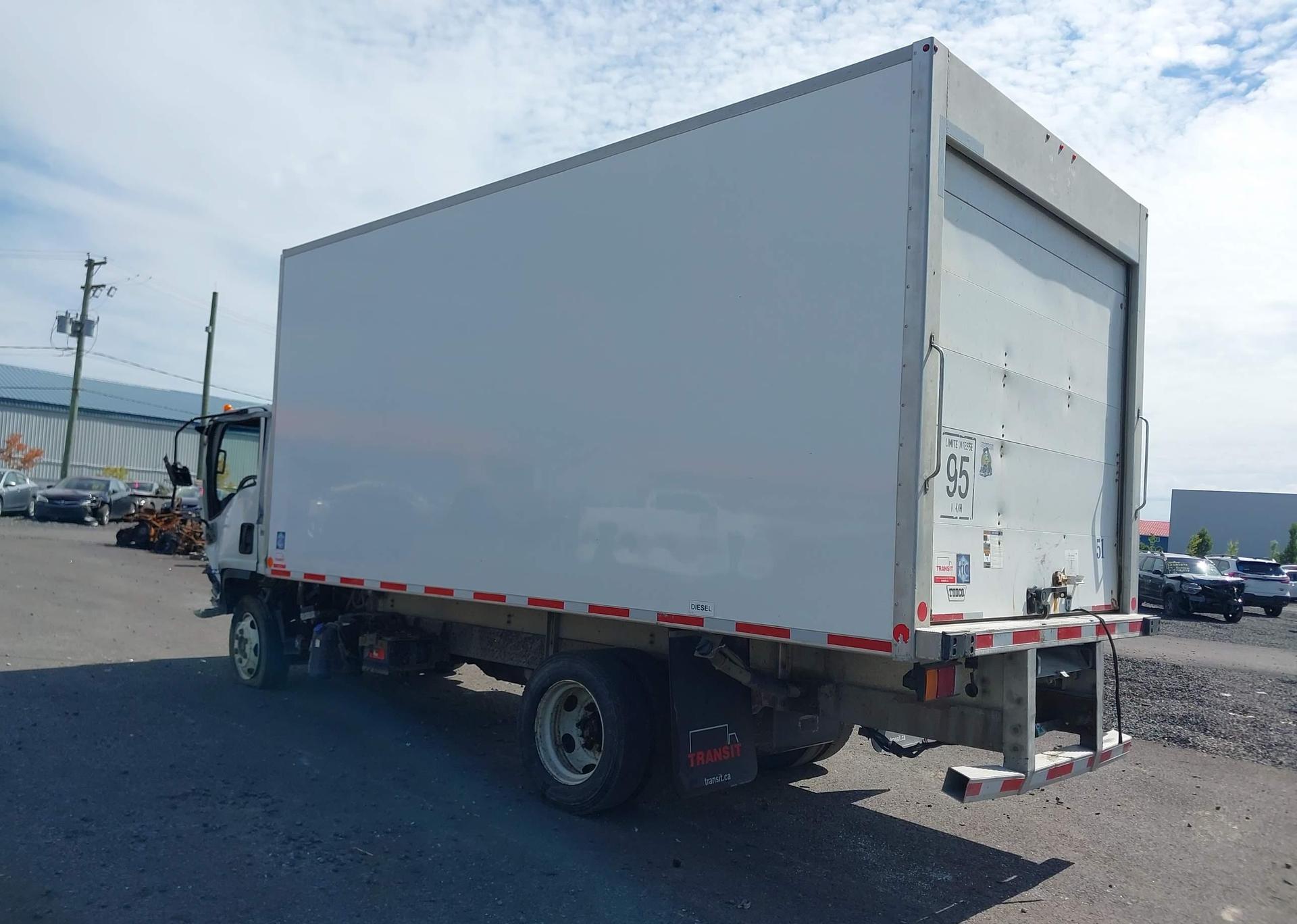 2022 ISUZU NRR