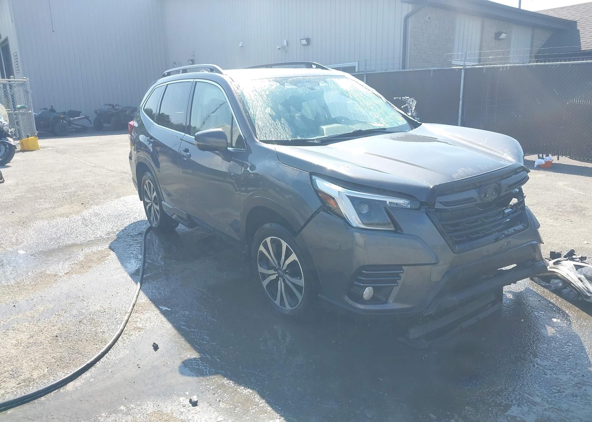2022 SUBARU FORESTER LIMITED