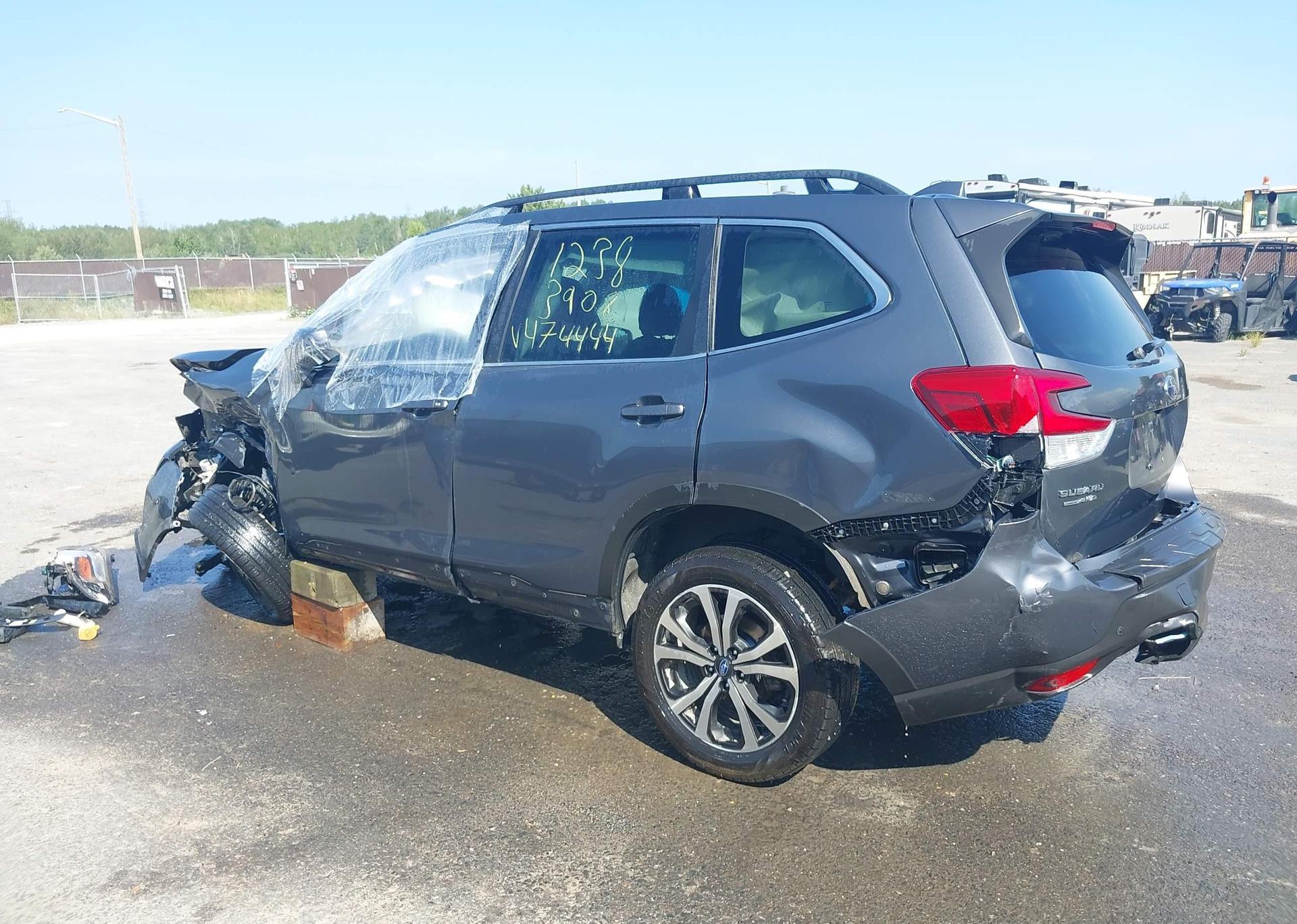 2022 SUBARU FORESTER LIMITED