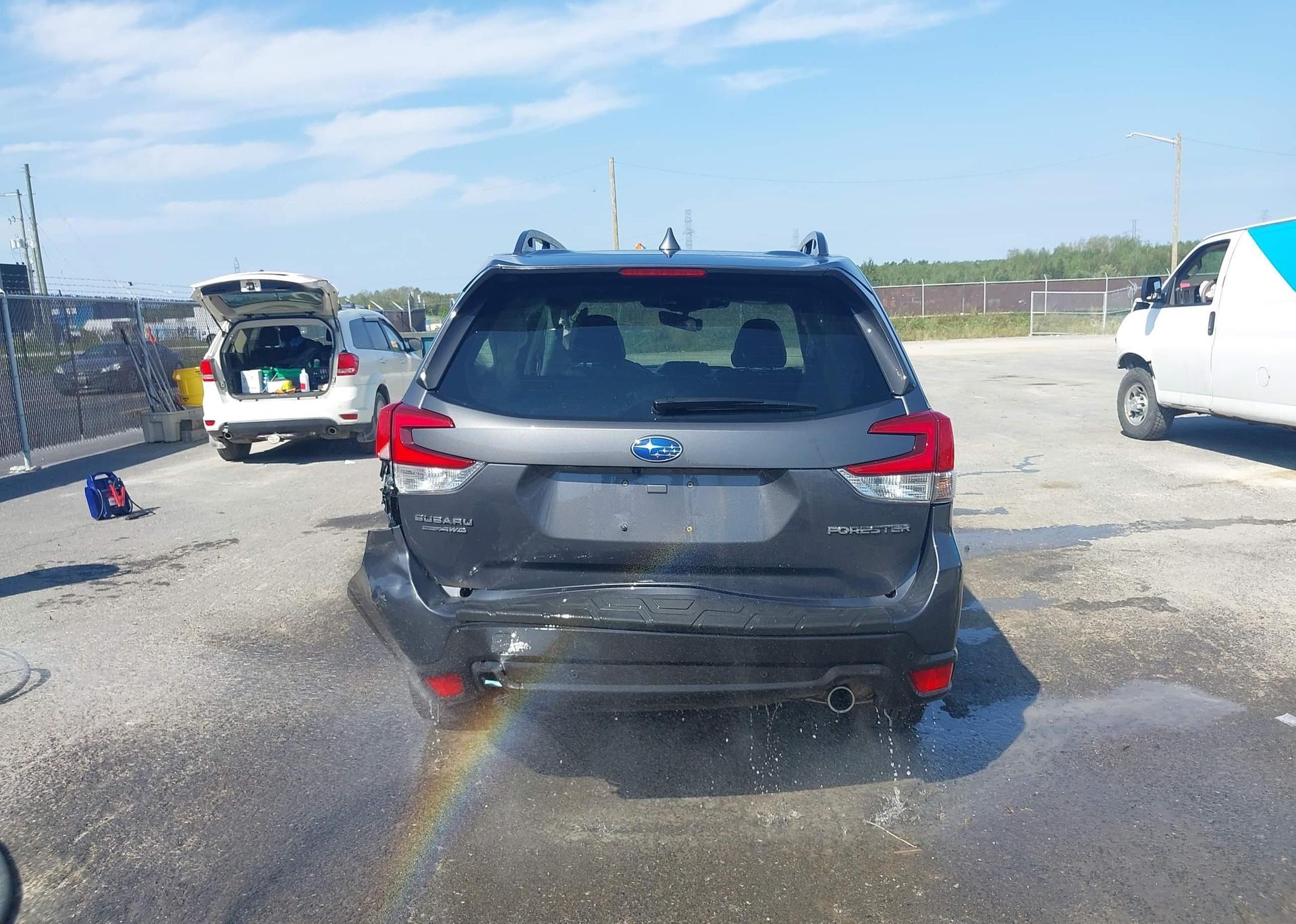 2022 SUBARU FORESTER LIMITED