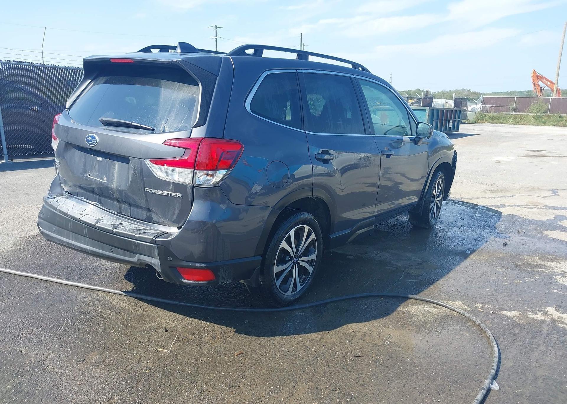 2022 SUBARU FORESTER LIMITED