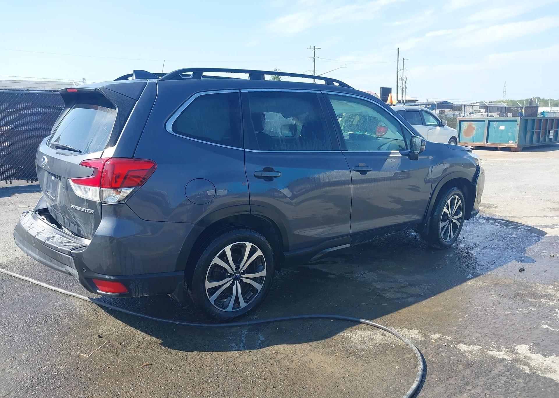2022 SUBARU FORESTER LIMITED