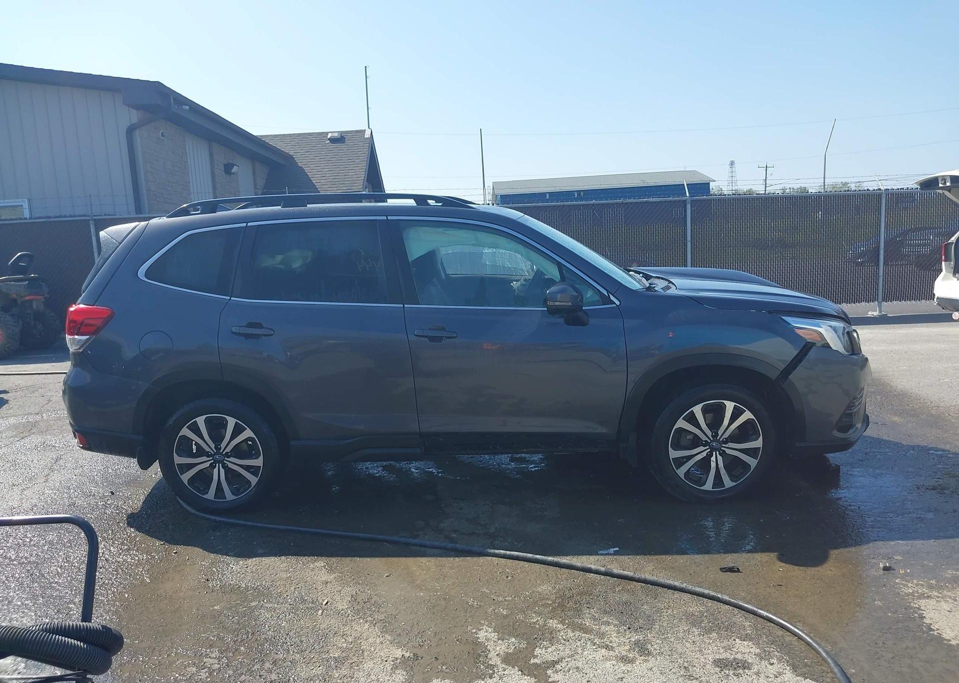 2022 SUBARU FORESTER LIMITED
