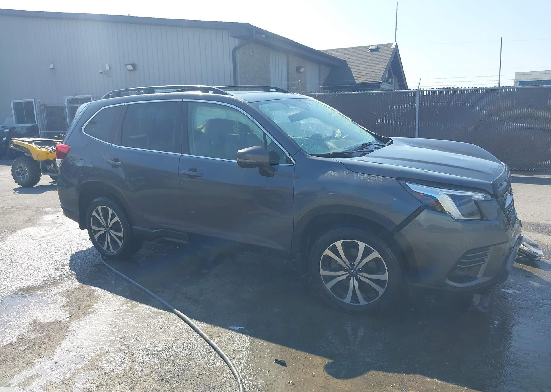 2022 SUBARU FORESTER LIMITED