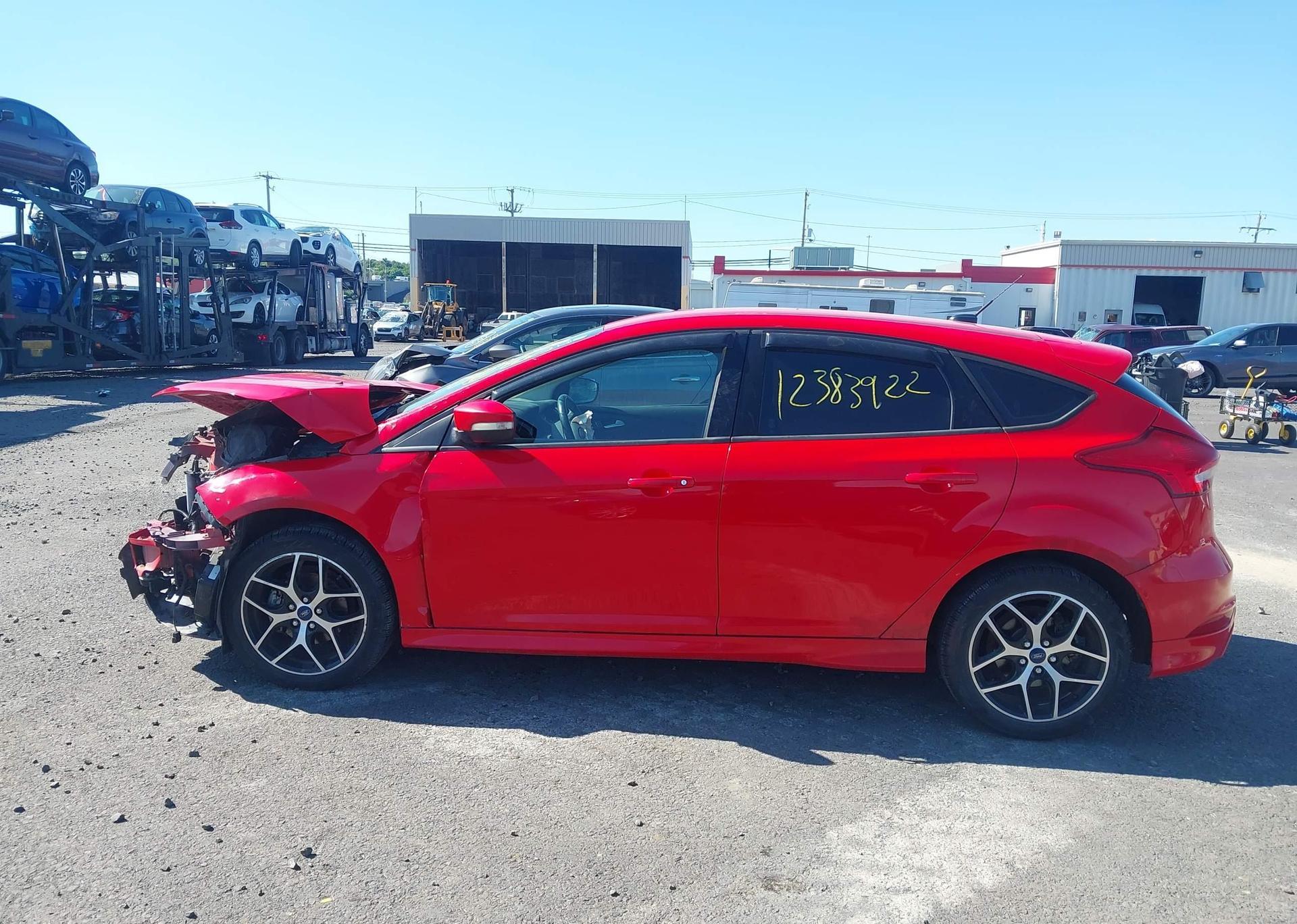 2015 FORD FOCUS SE