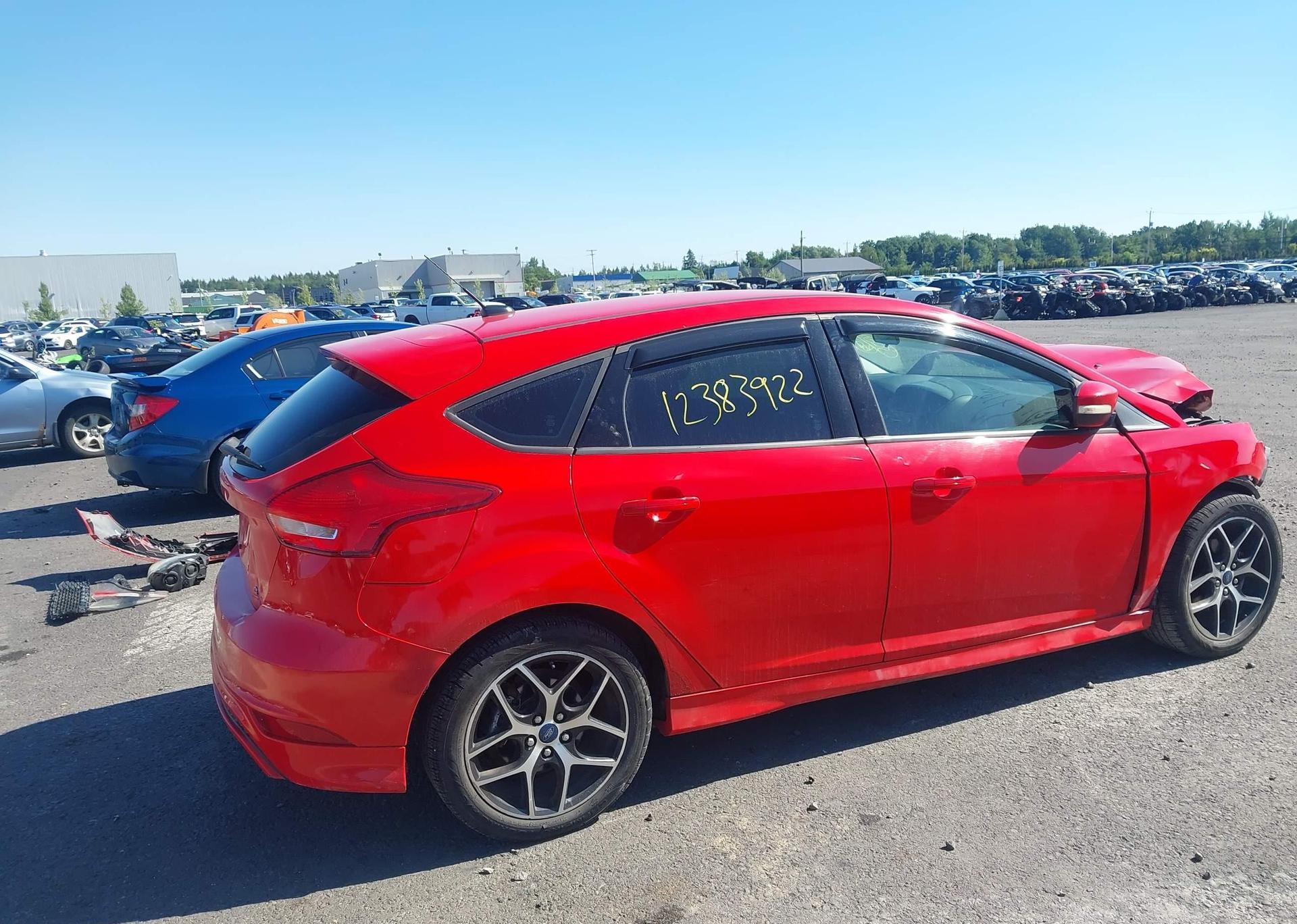 2015 FORD FOCUS SE