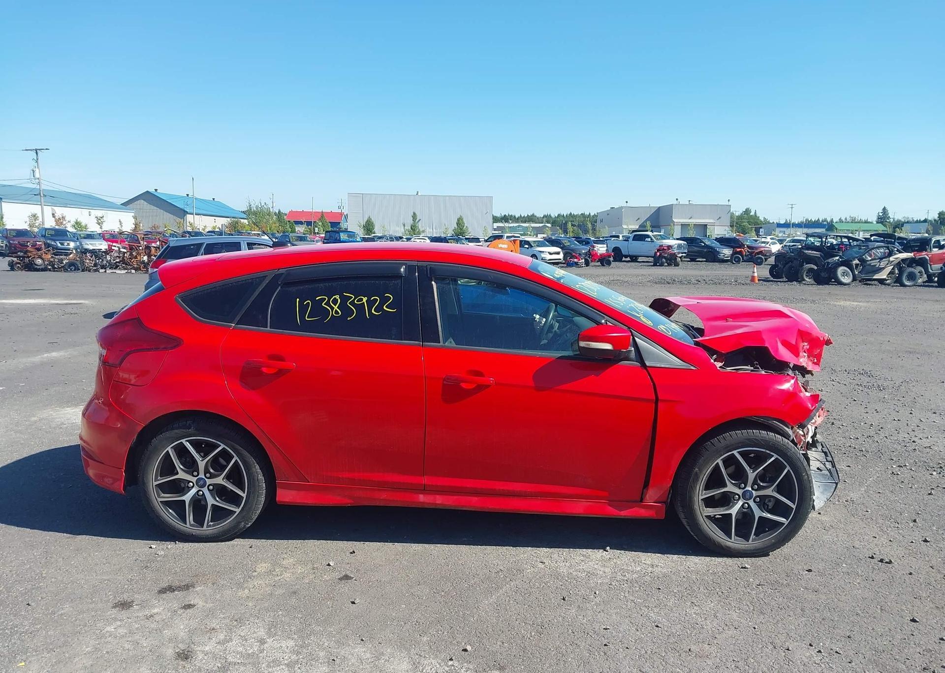 2015 FORD FOCUS SE