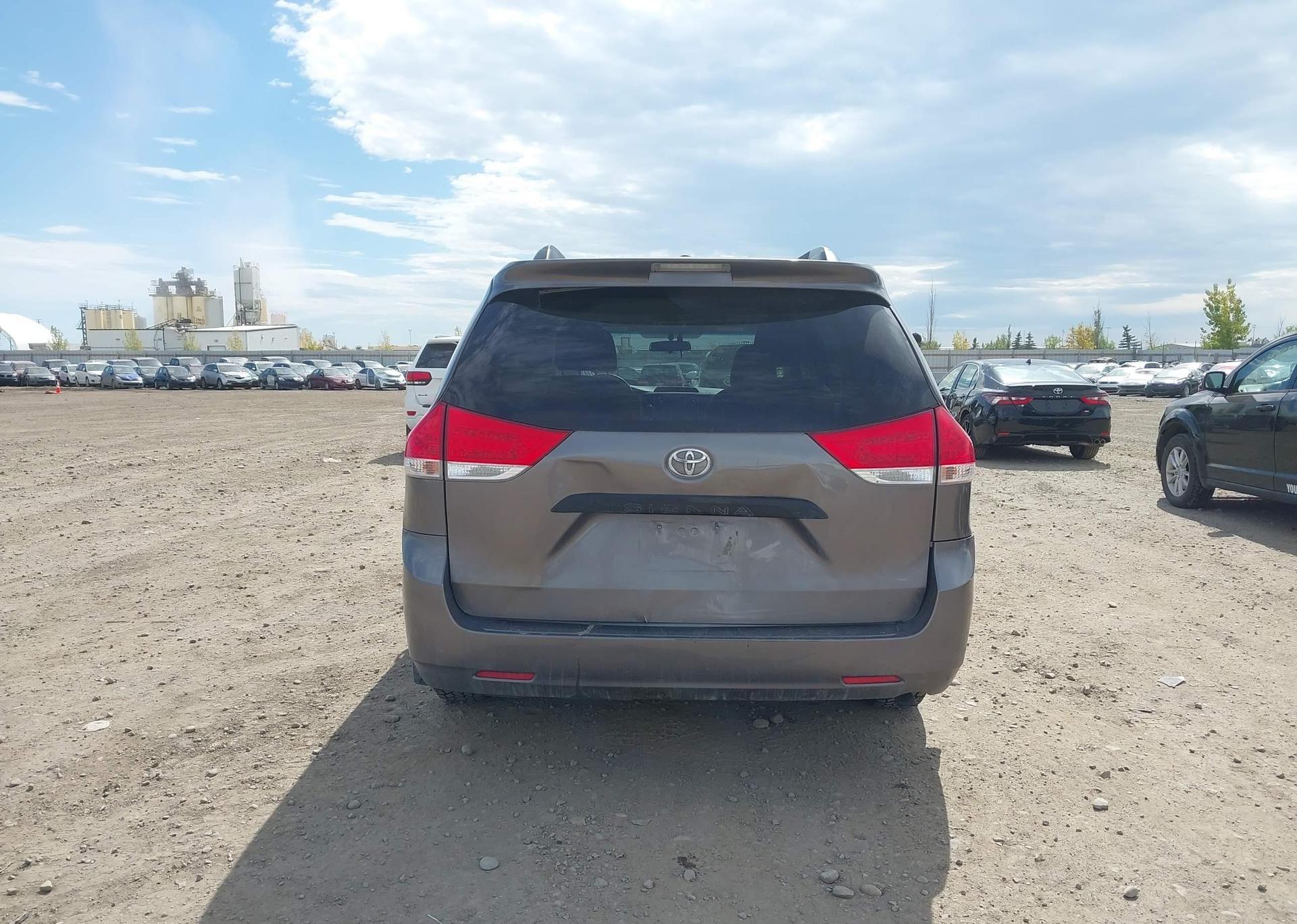 2012 TOYOTA SIENNA V6 7 PASSENGER
