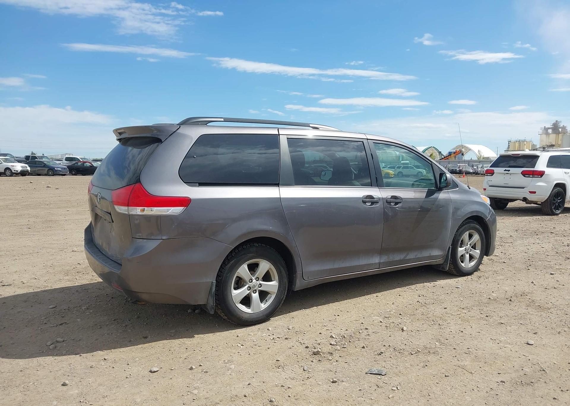 2012 TOYOTA SIENNA V6 7 PASSENGER