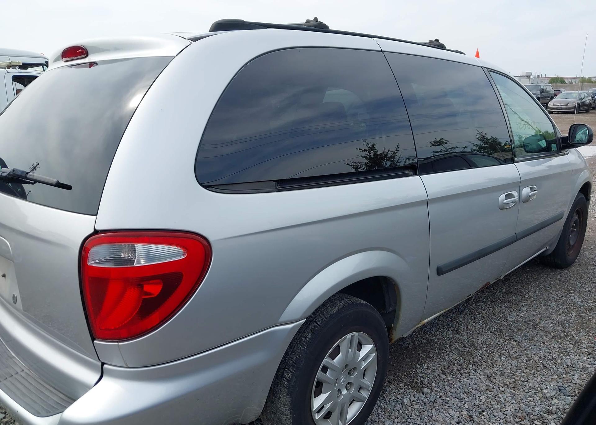 2005 DODGE GRAND CARAVAN SE