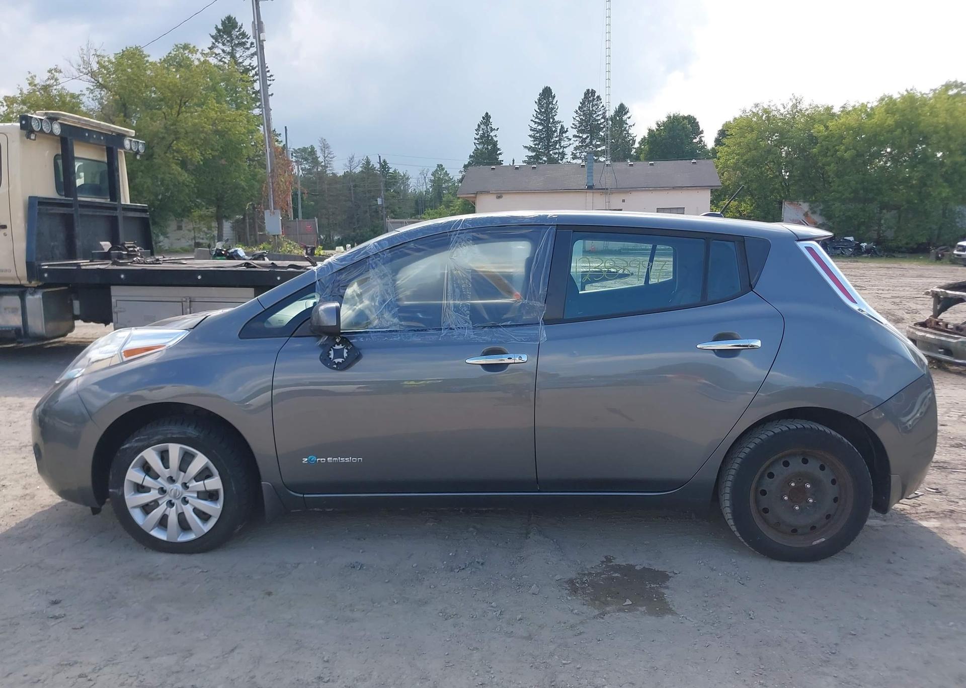 2017 NISSAN LEAF S