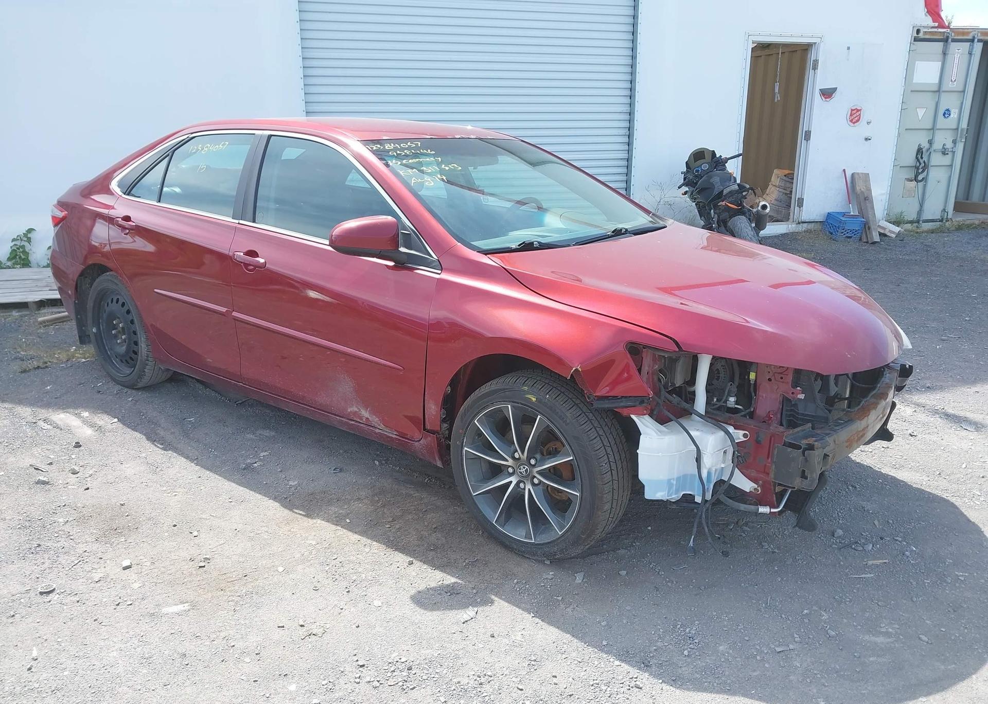 2015 TOYOTA CAMRY LE