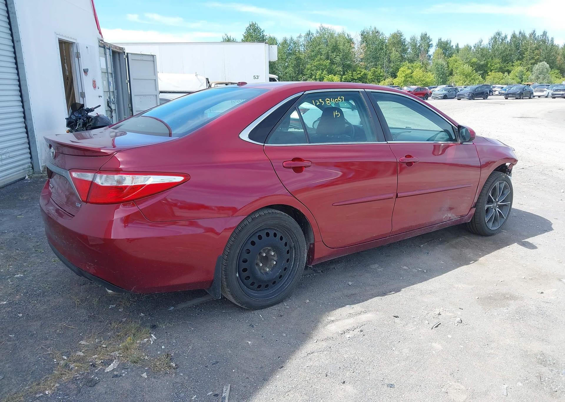 2015 TOYOTA CAMRY LE