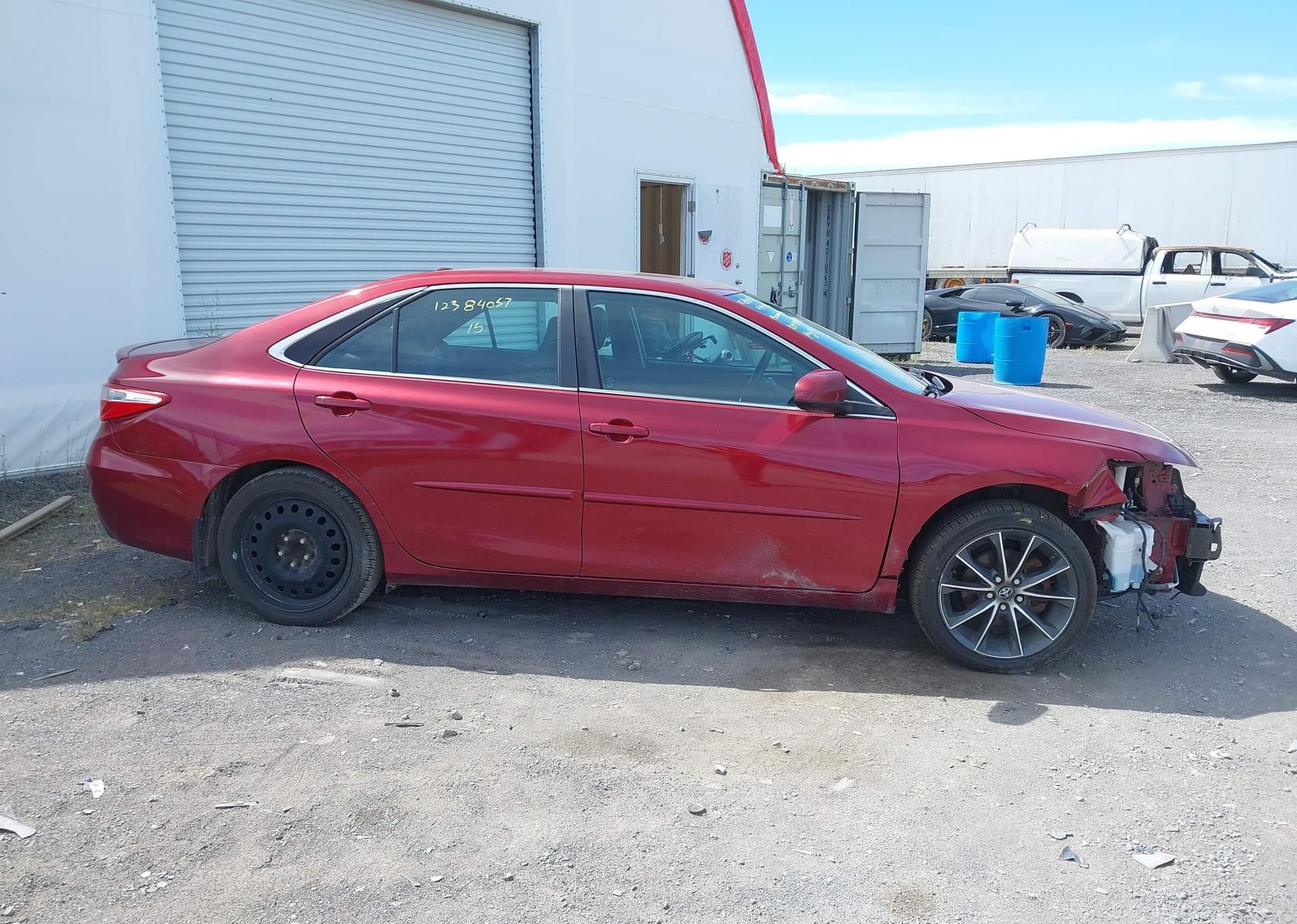 2015 TOYOTA CAMRY LE