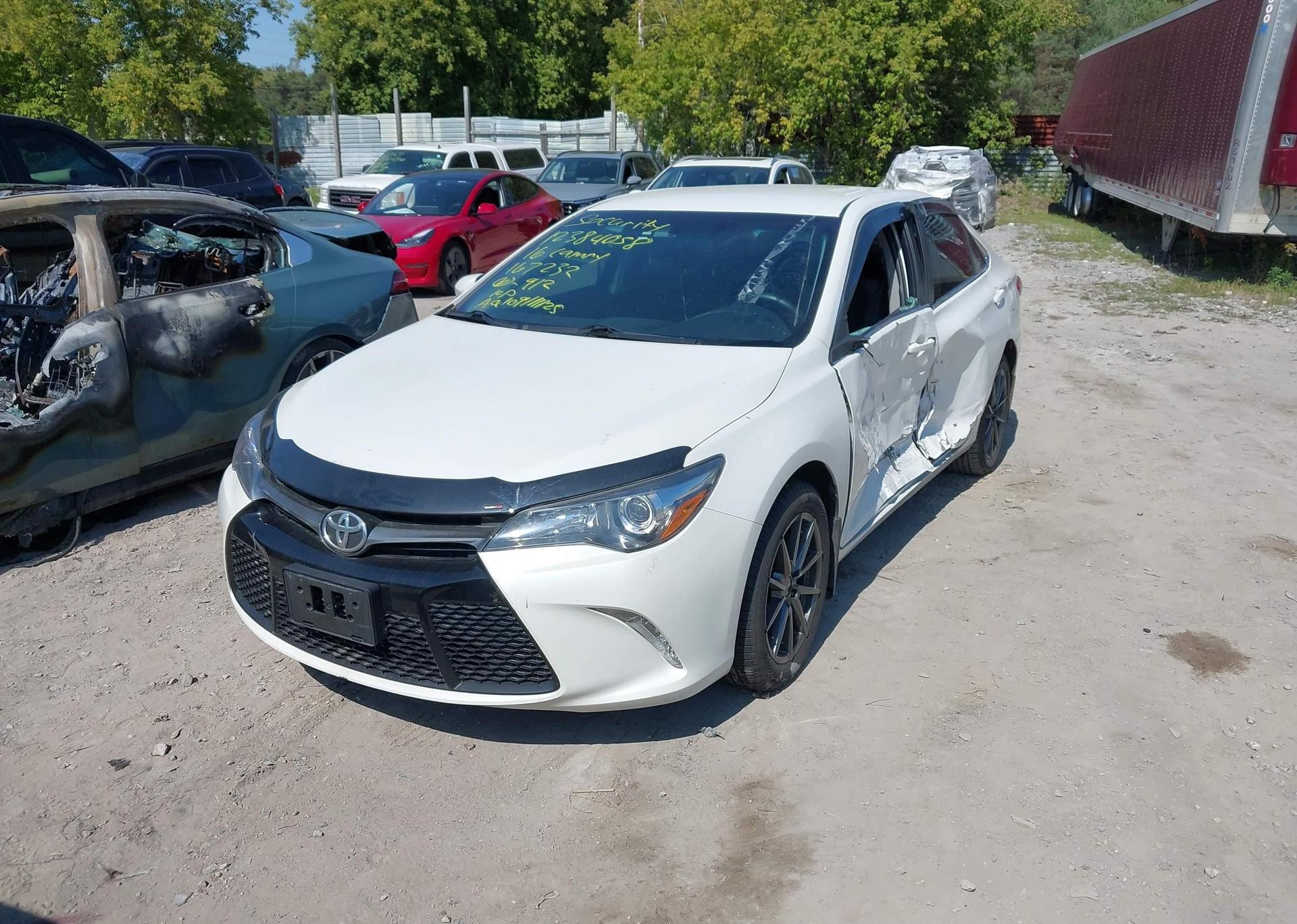 2016 TOYOTA CAMRY SE