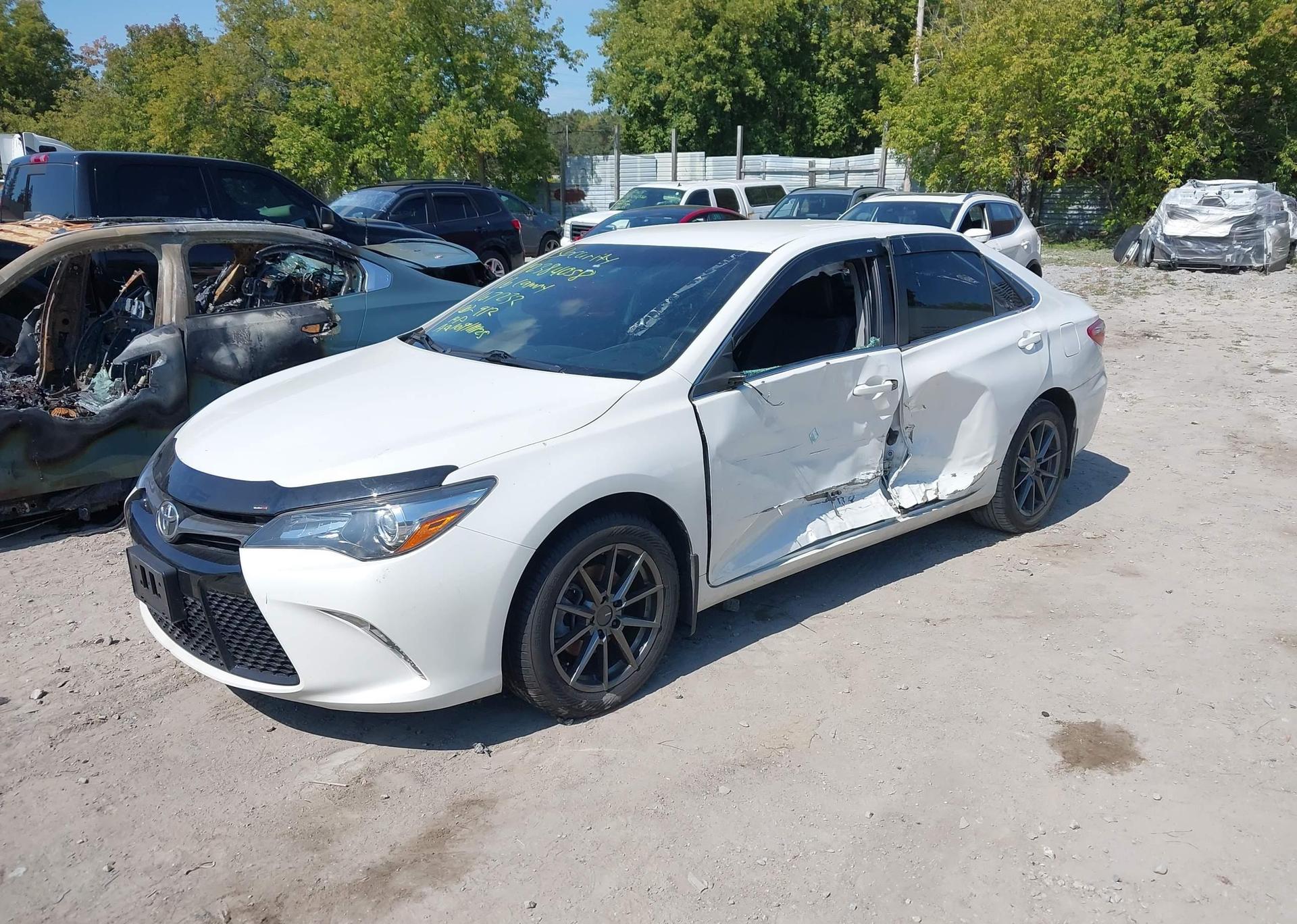 2016 TOYOTA CAMRY SE