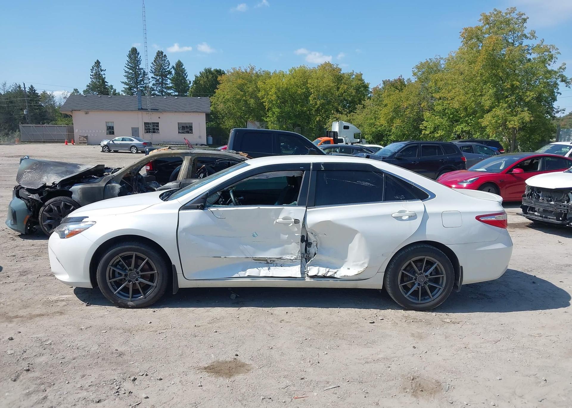 2016 TOYOTA CAMRY SE
