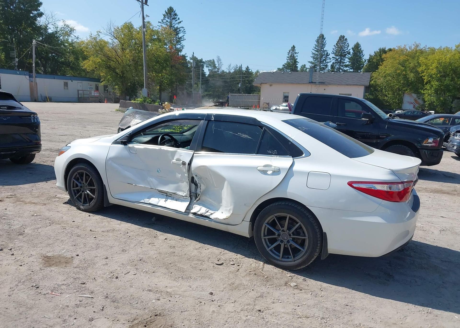2016 TOYOTA CAMRY SE