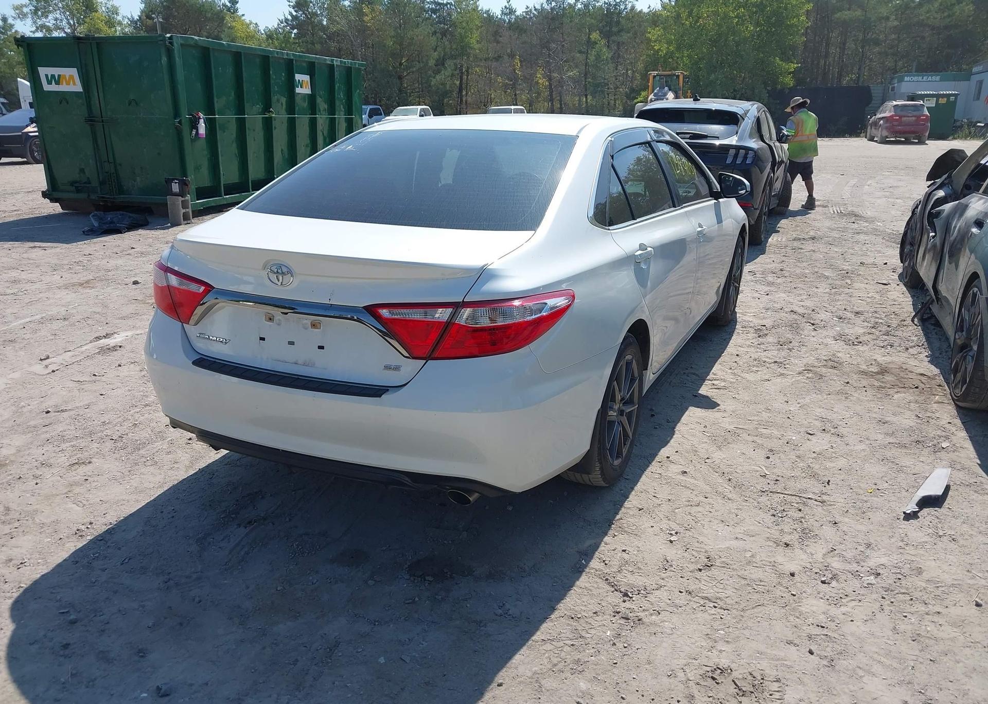 2016 TOYOTA CAMRY SE
