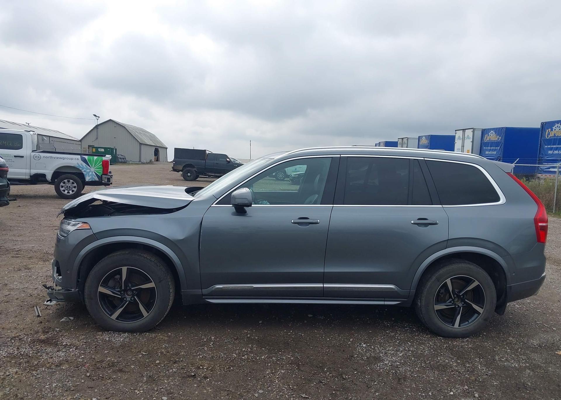2017 VOLVO XC90 T6