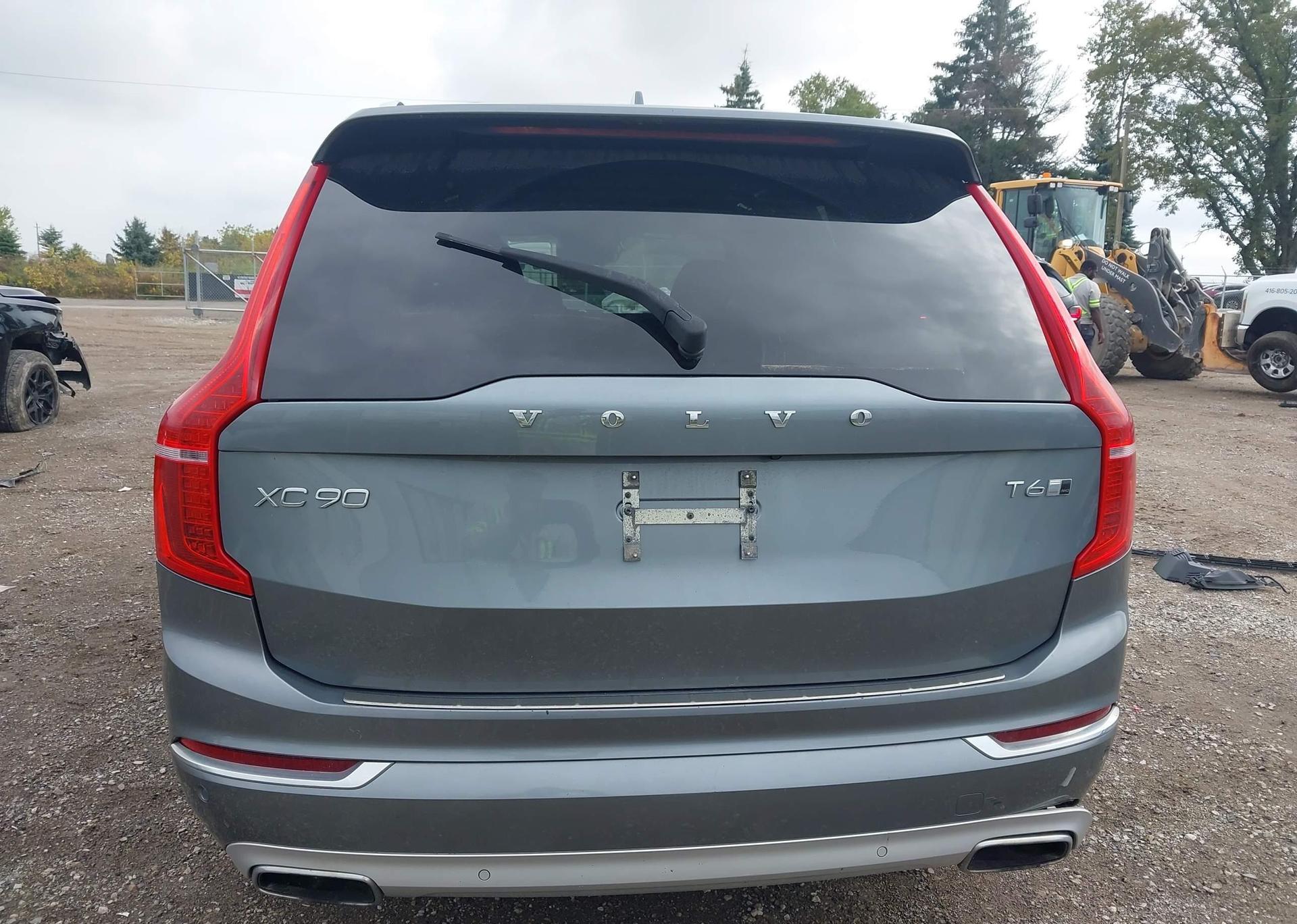 2017 VOLVO XC90 T6