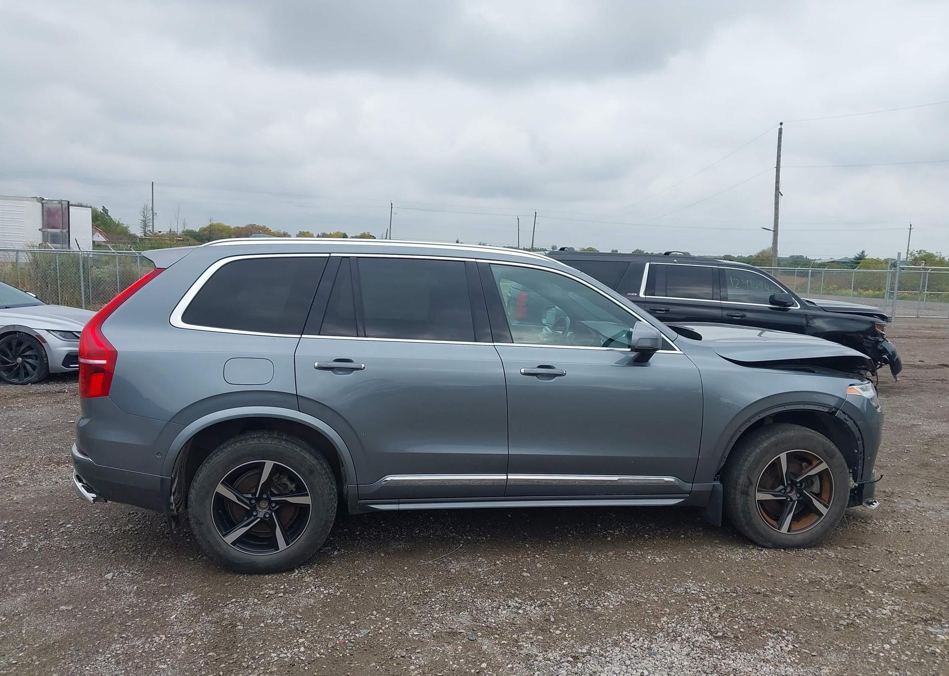 2017 VOLVO XC90 T6
