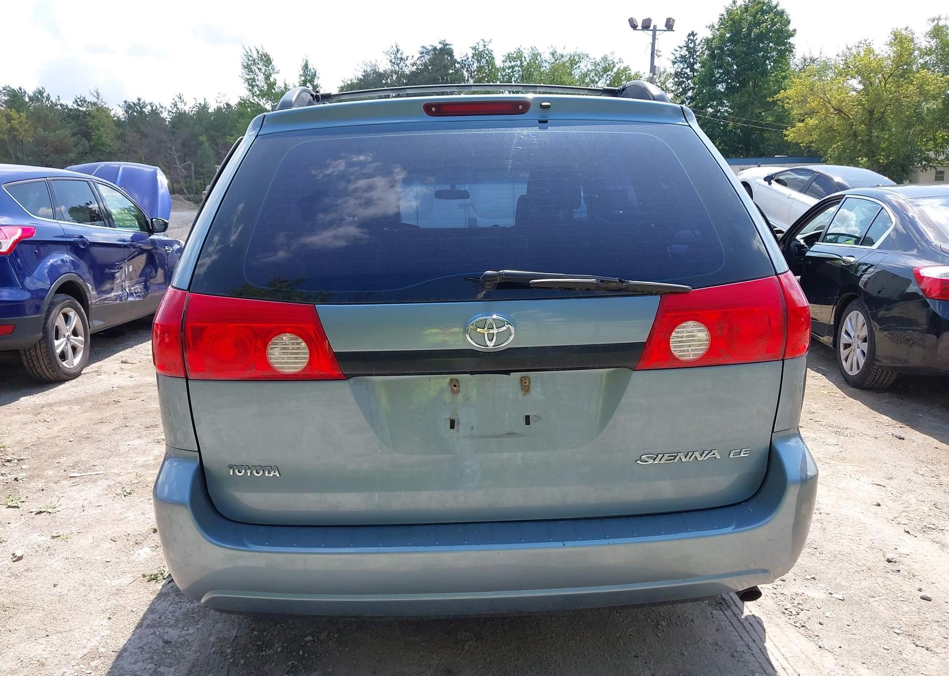2007 TOYOTA SIENNA CE