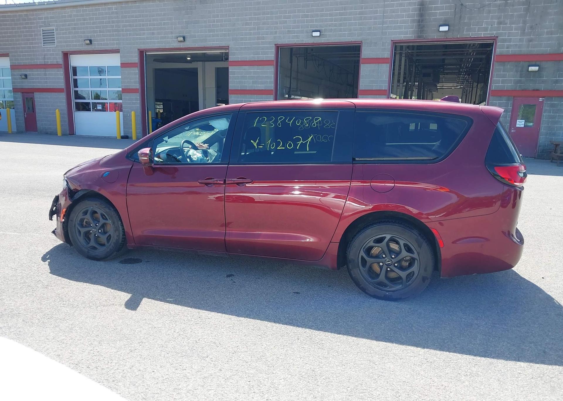 2022 CHRYSLER PACIFICA HYBRID TOURING L
