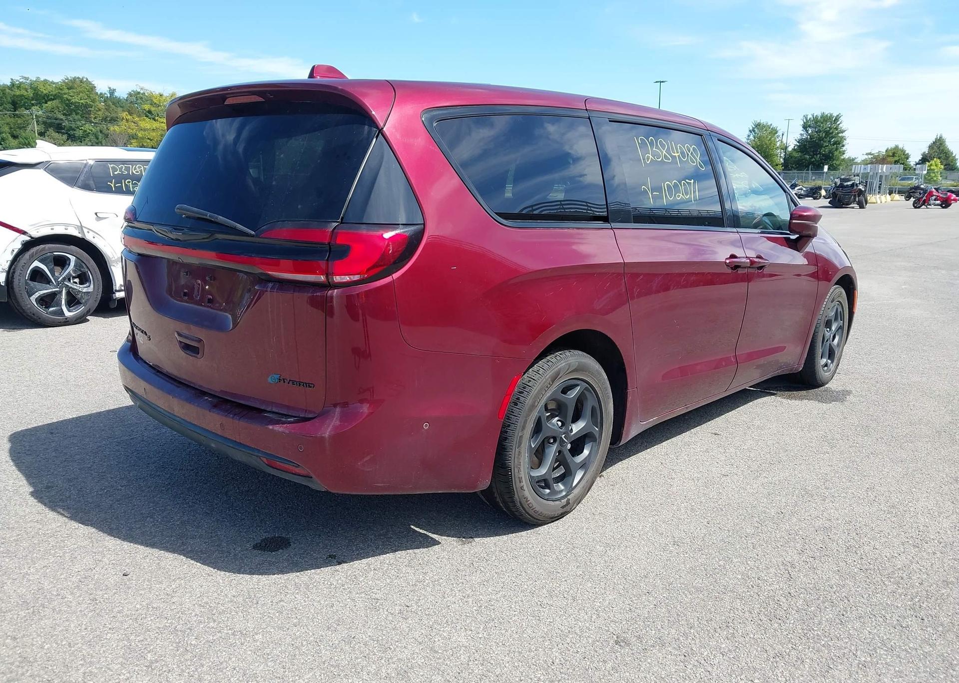 2022 CHRYSLER PACIFICA HYBRID TOURING L