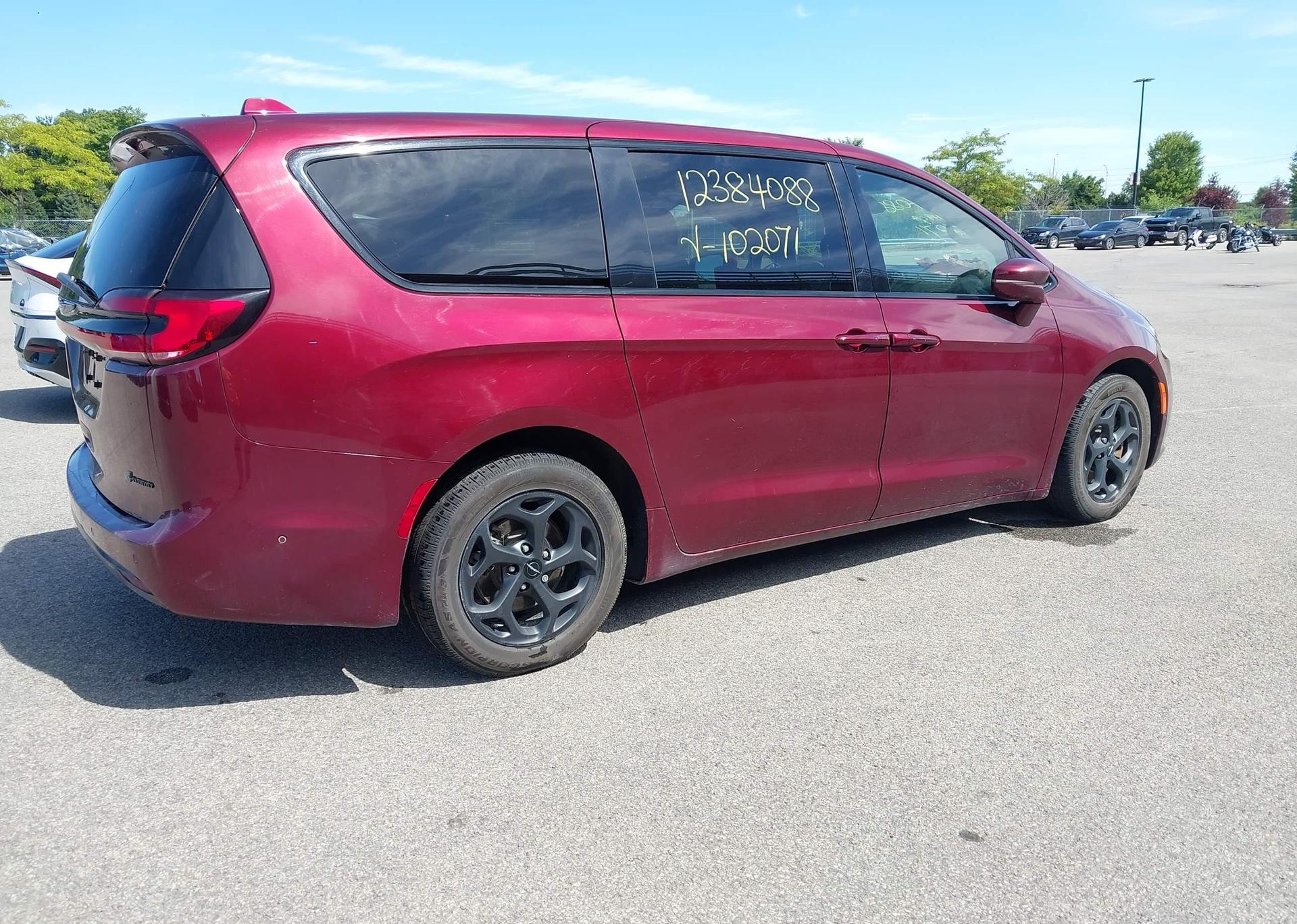 2022 CHRYSLER PACIFICA HYBRID TOURING L