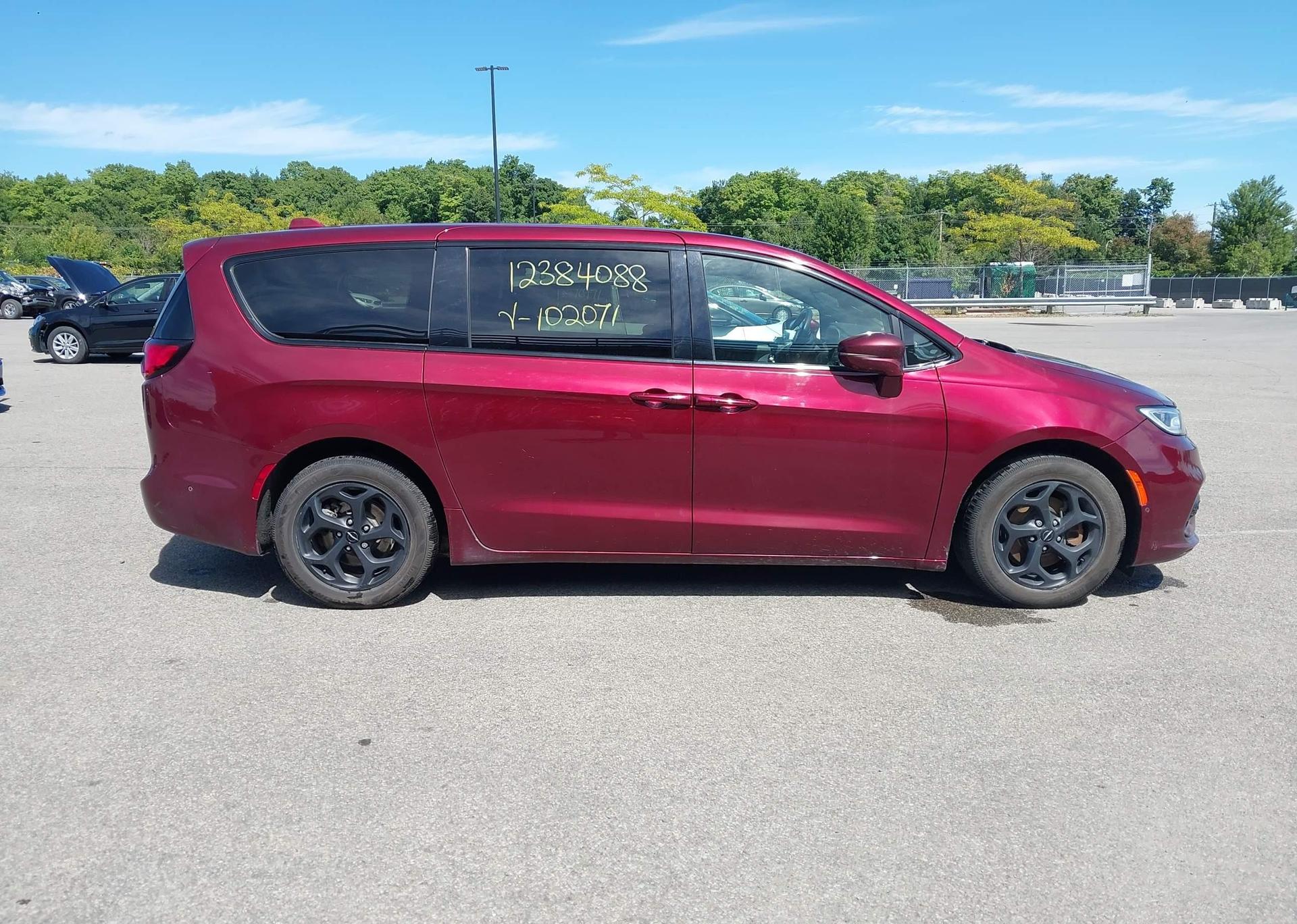 2022 CHRYSLER PACIFICA HYBRID TOURING L