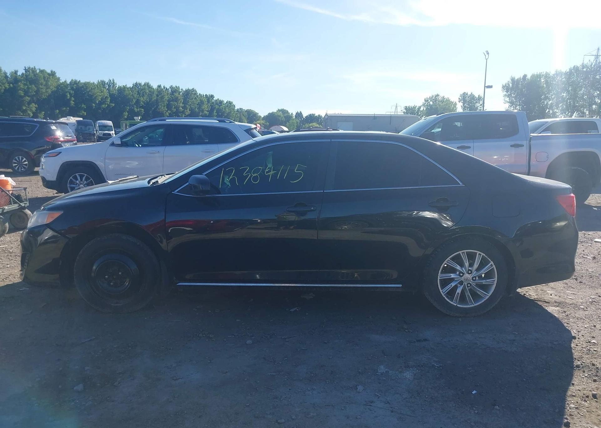 2014 TOYOTA CAMRY
