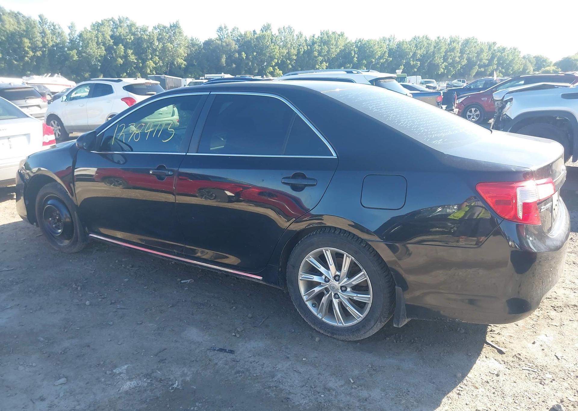2014 TOYOTA CAMRY