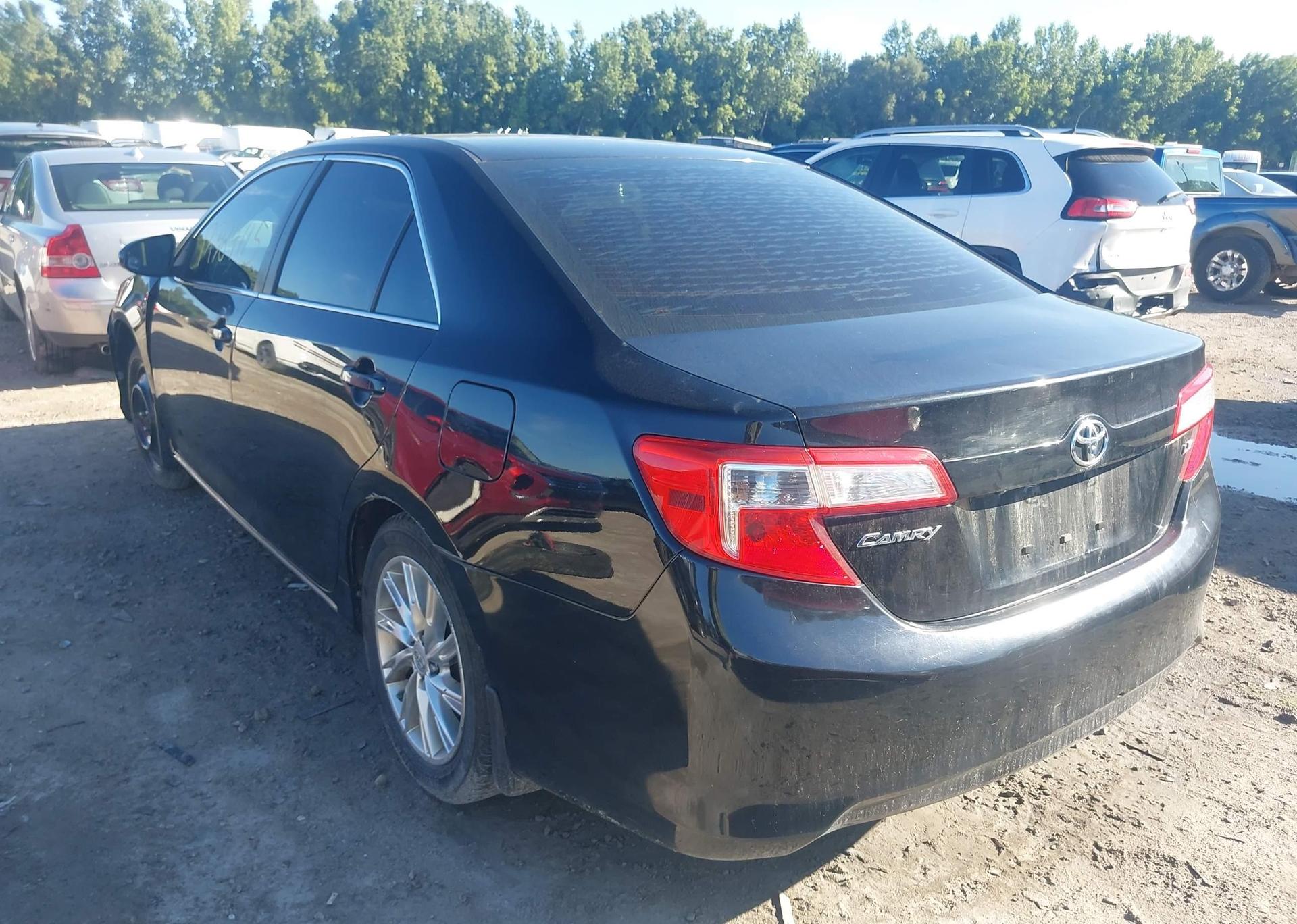 2014 TOYOTA CAMRY