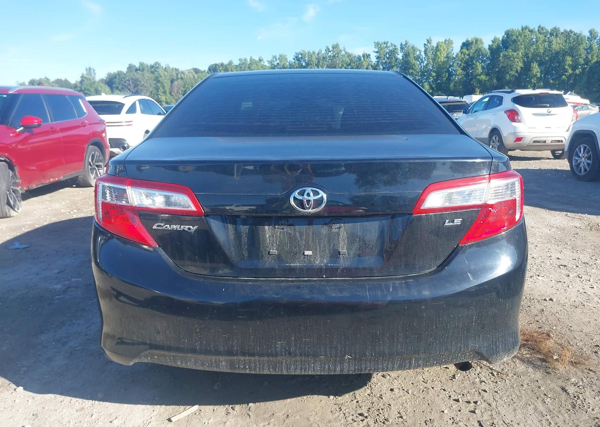 2014 TOYOTA CAMRY