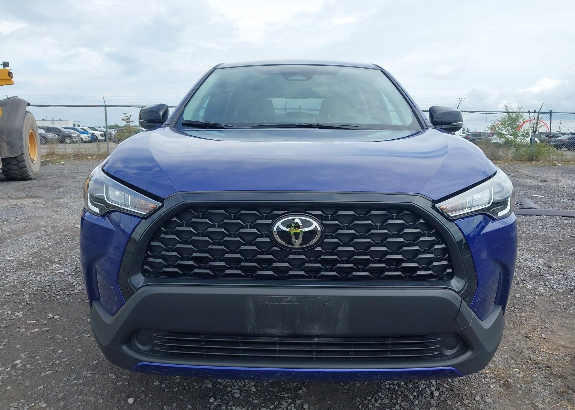 2025 TOYOTA COROLLA CROSS LE