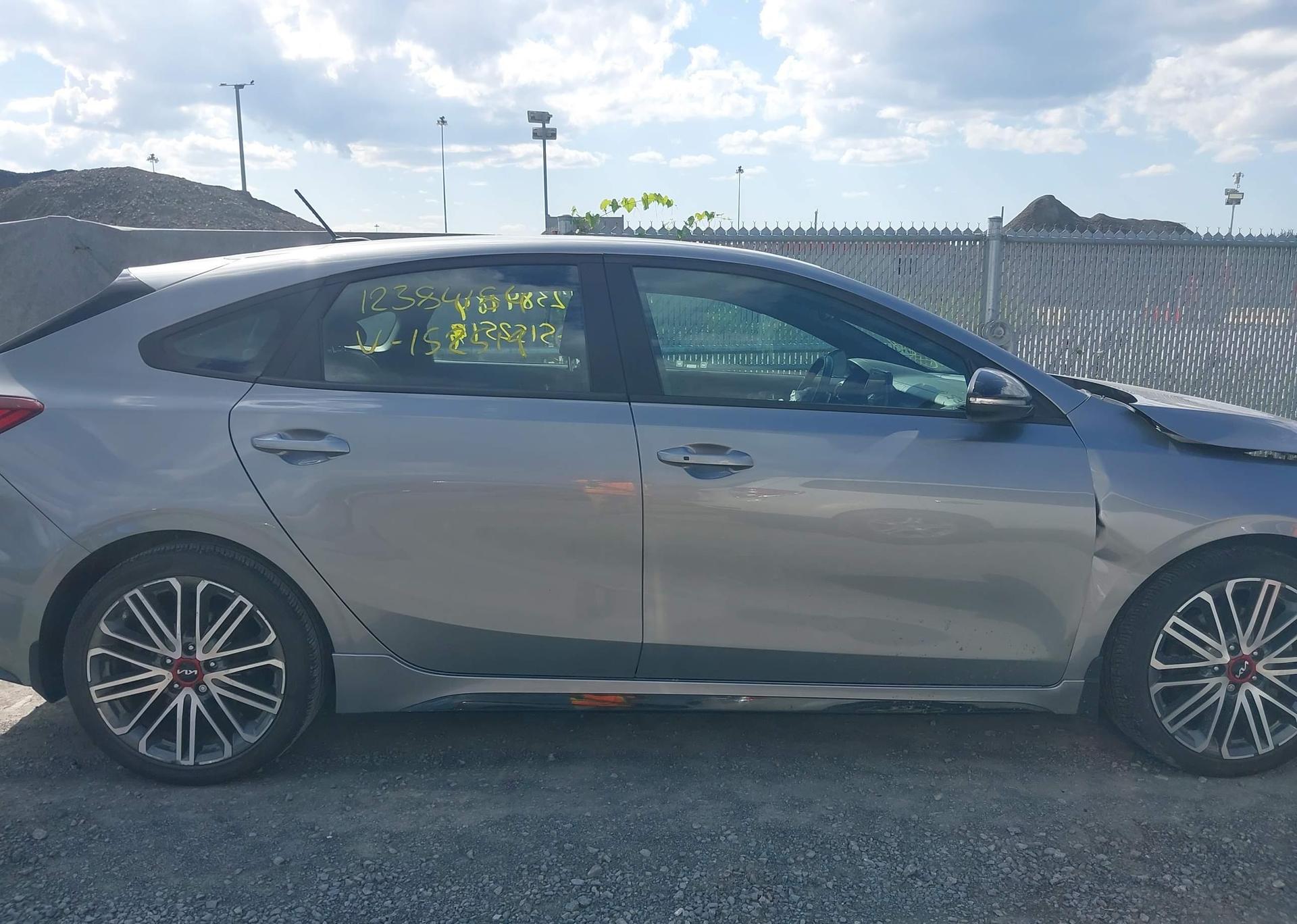 2023 KIA FORTE5 GT